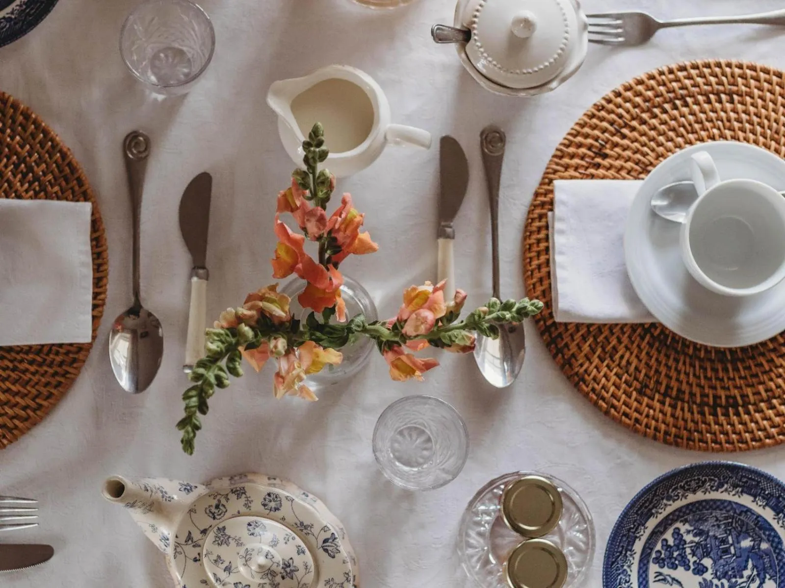 Dining area in Le Petit Paris