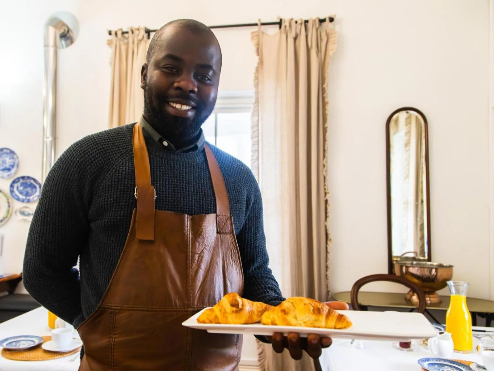 Dining area in Le Petit Paris