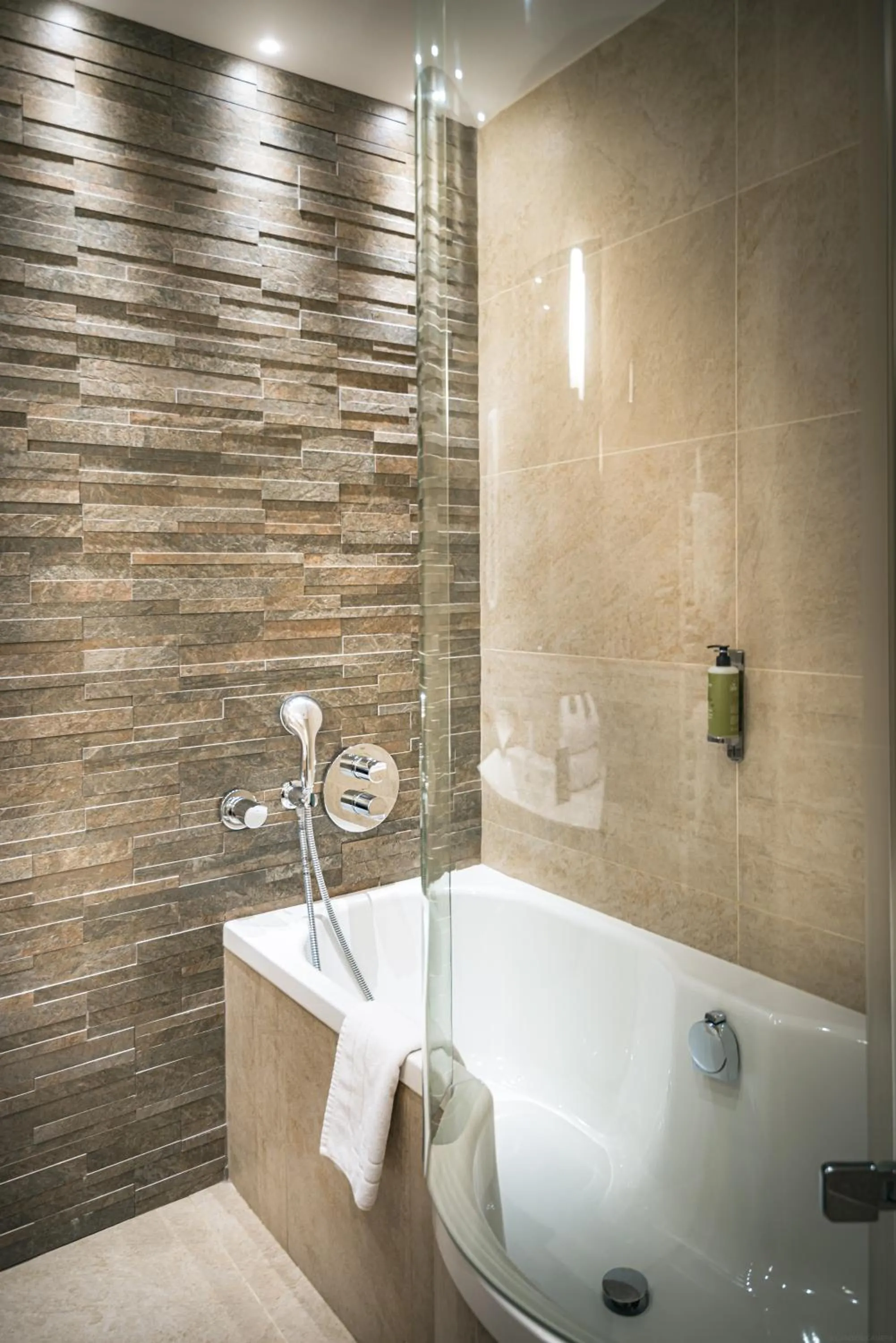 Bathroom in Hôtel France et Chateaubriand