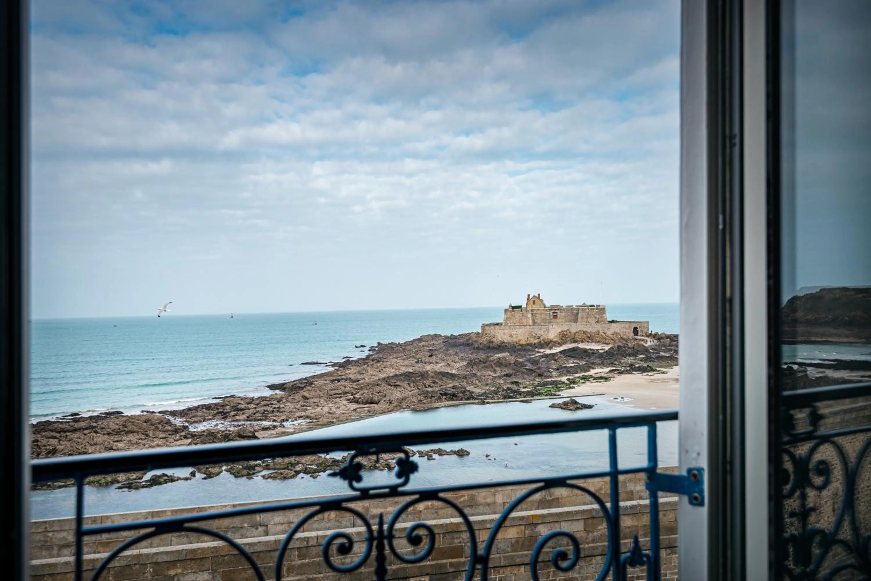 View (from property/room) in Hôtel France et Chateaubriand