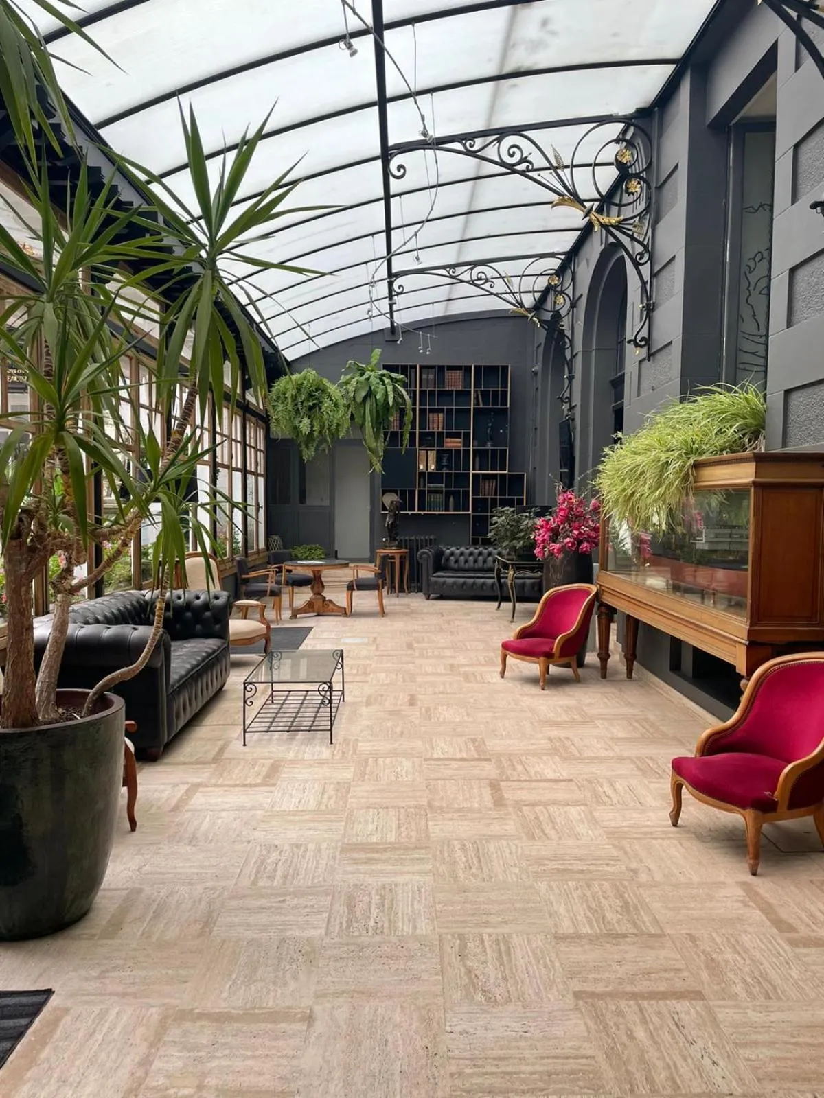 Lobby or reception in Hôtel France et Chateaubriand