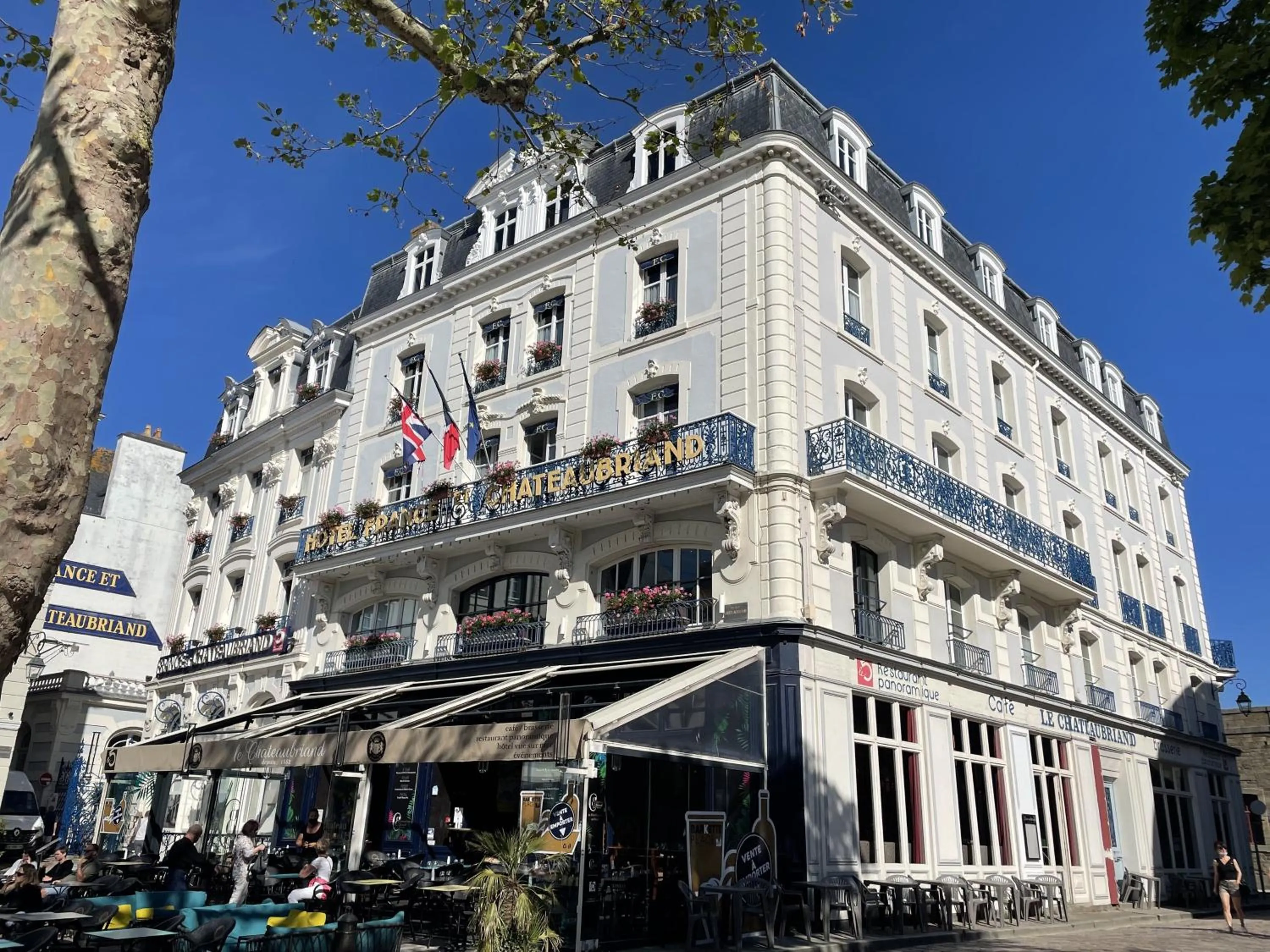 Restaurant/places to eat in Hôtel France et Chateaubriand