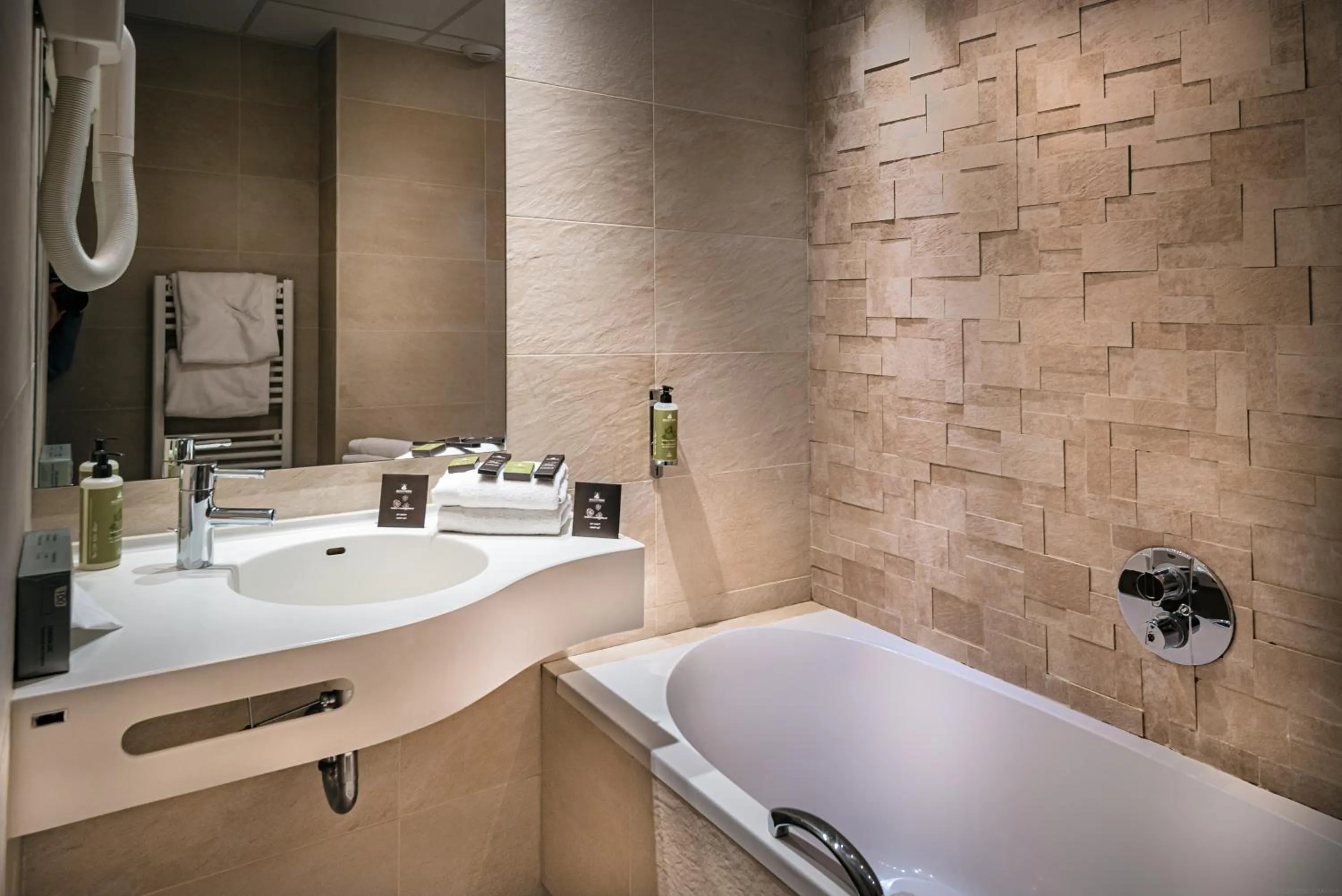 Bathroom in Hôtel France et Chateaubriand