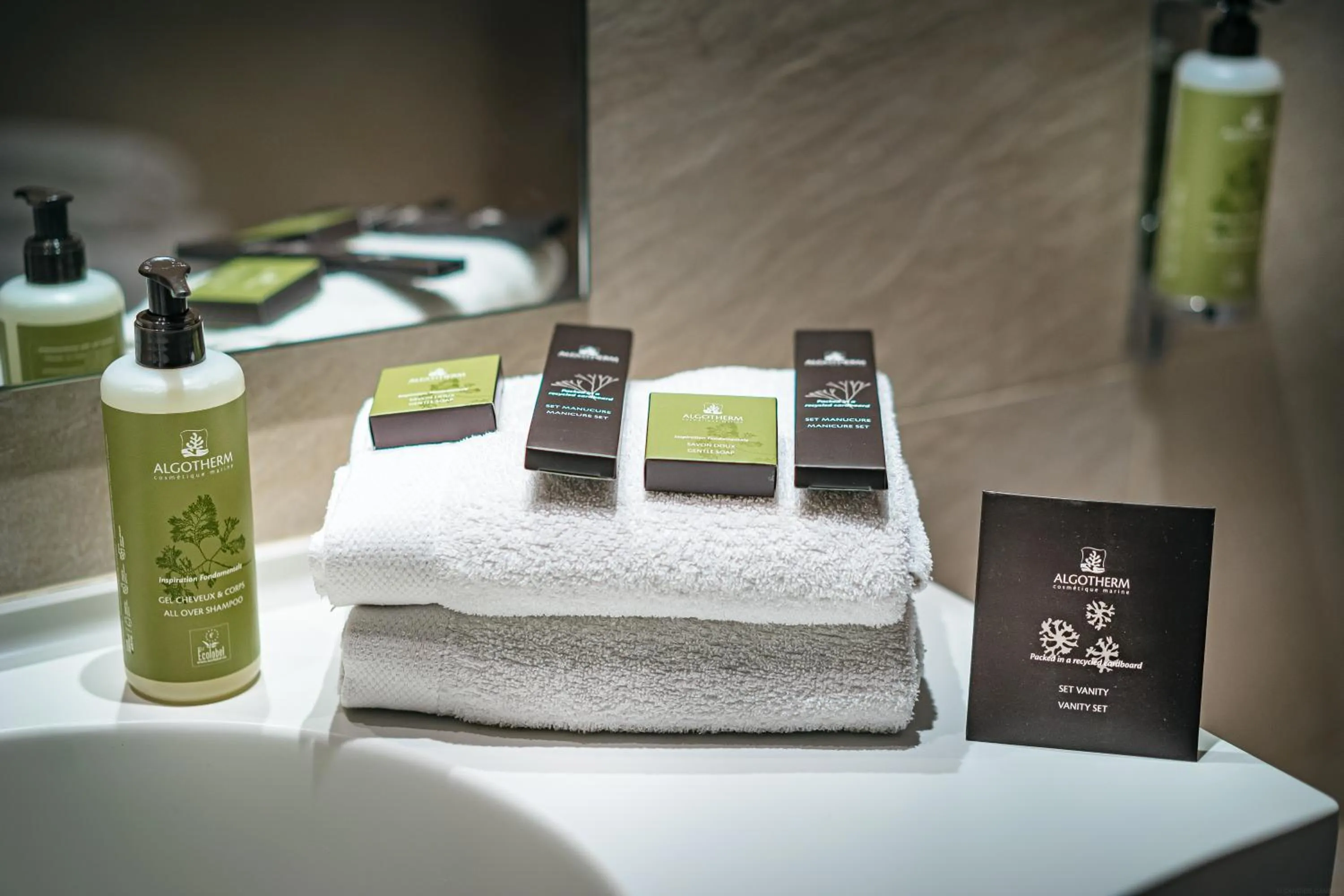 Bathroom in Hôtel France et Chateaubriand