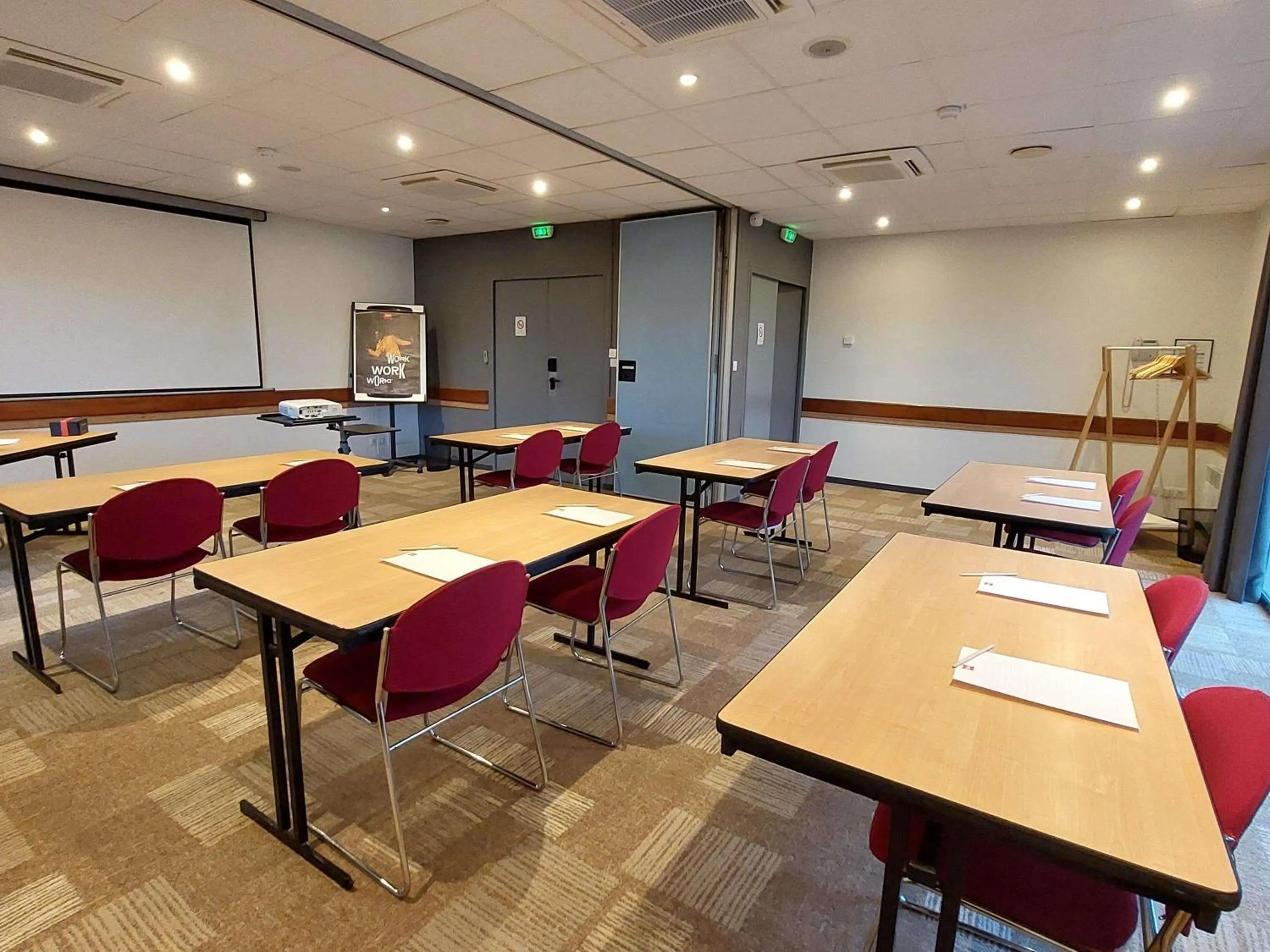 Meeting/conference room in Ibis Avranches Baie du Mont-Saint-Michel