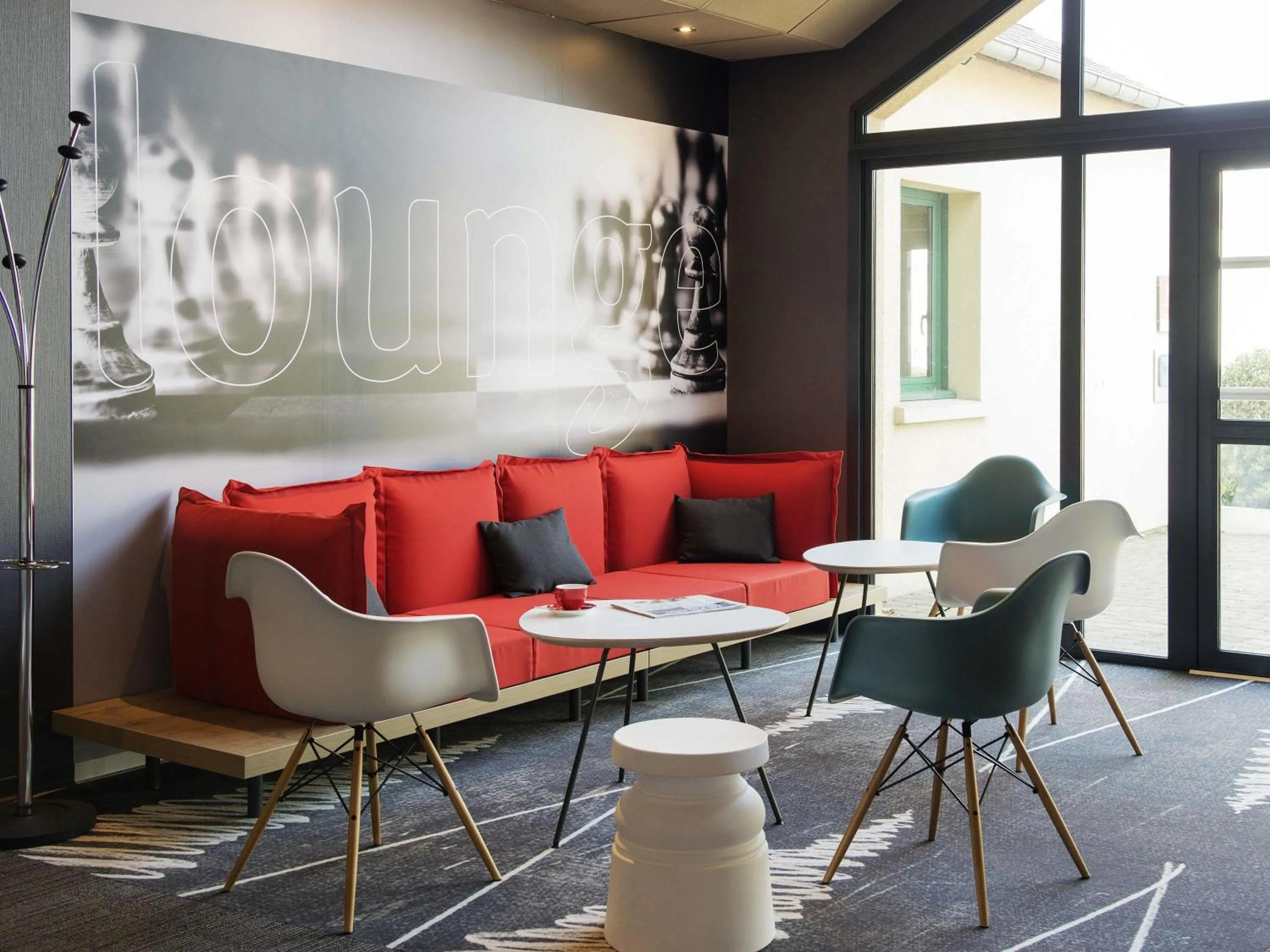 Lounge or bar in Ibis Avranches Baie du Mont-Saint-Michel