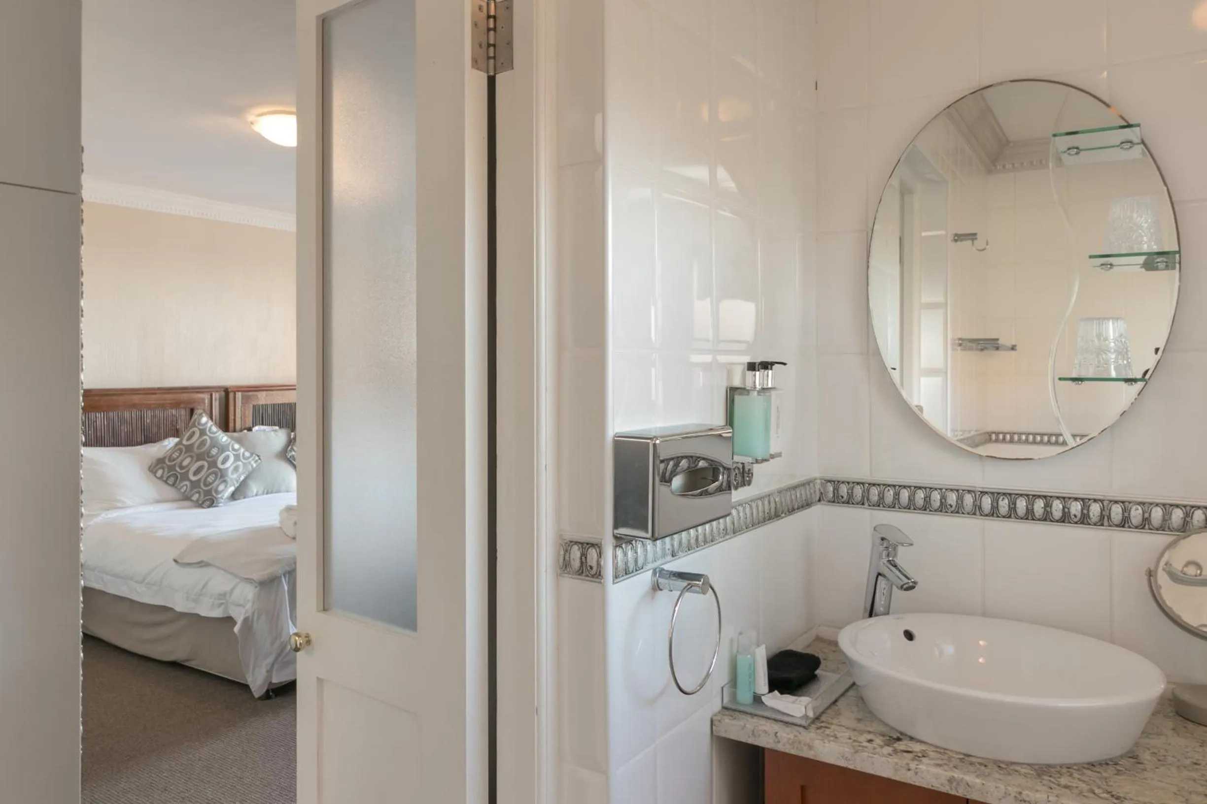 Bathroom, Bed in Villa Castollini