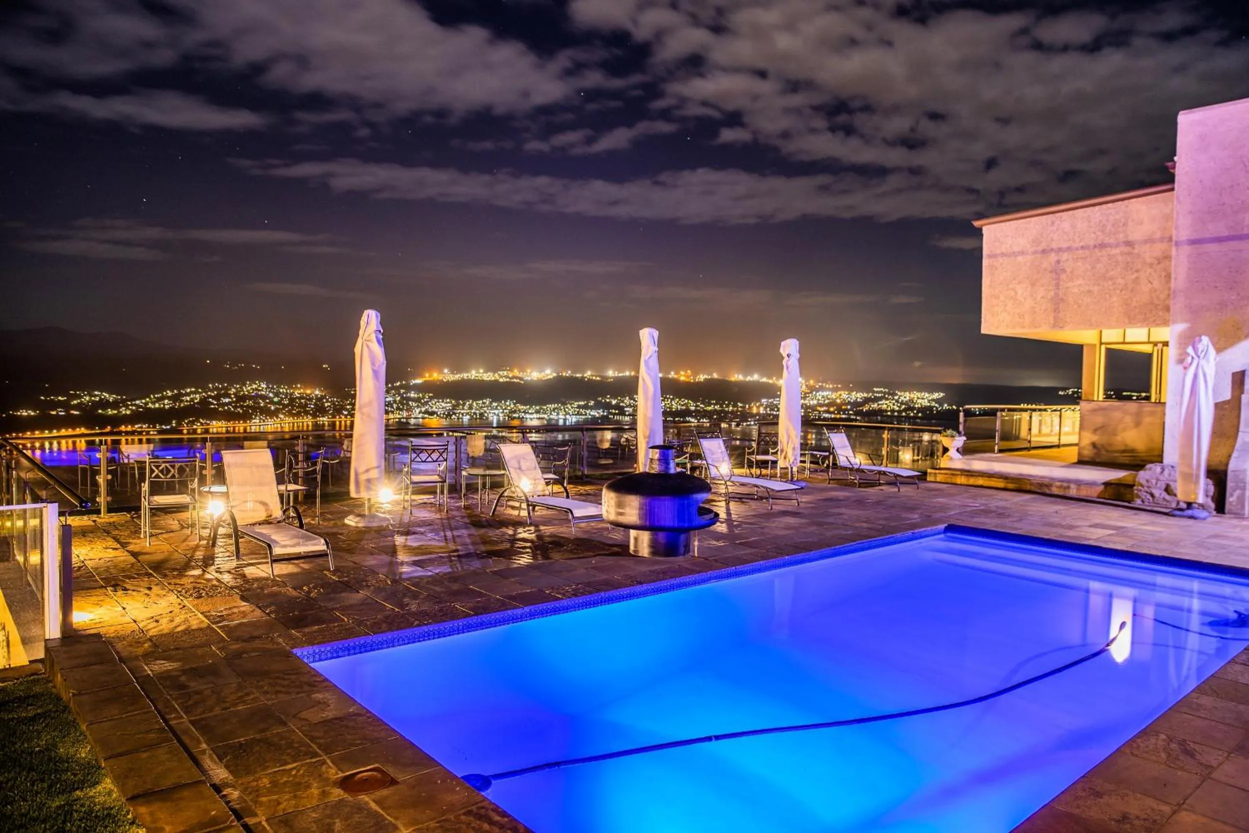 Swimming pool in Villa Castollini