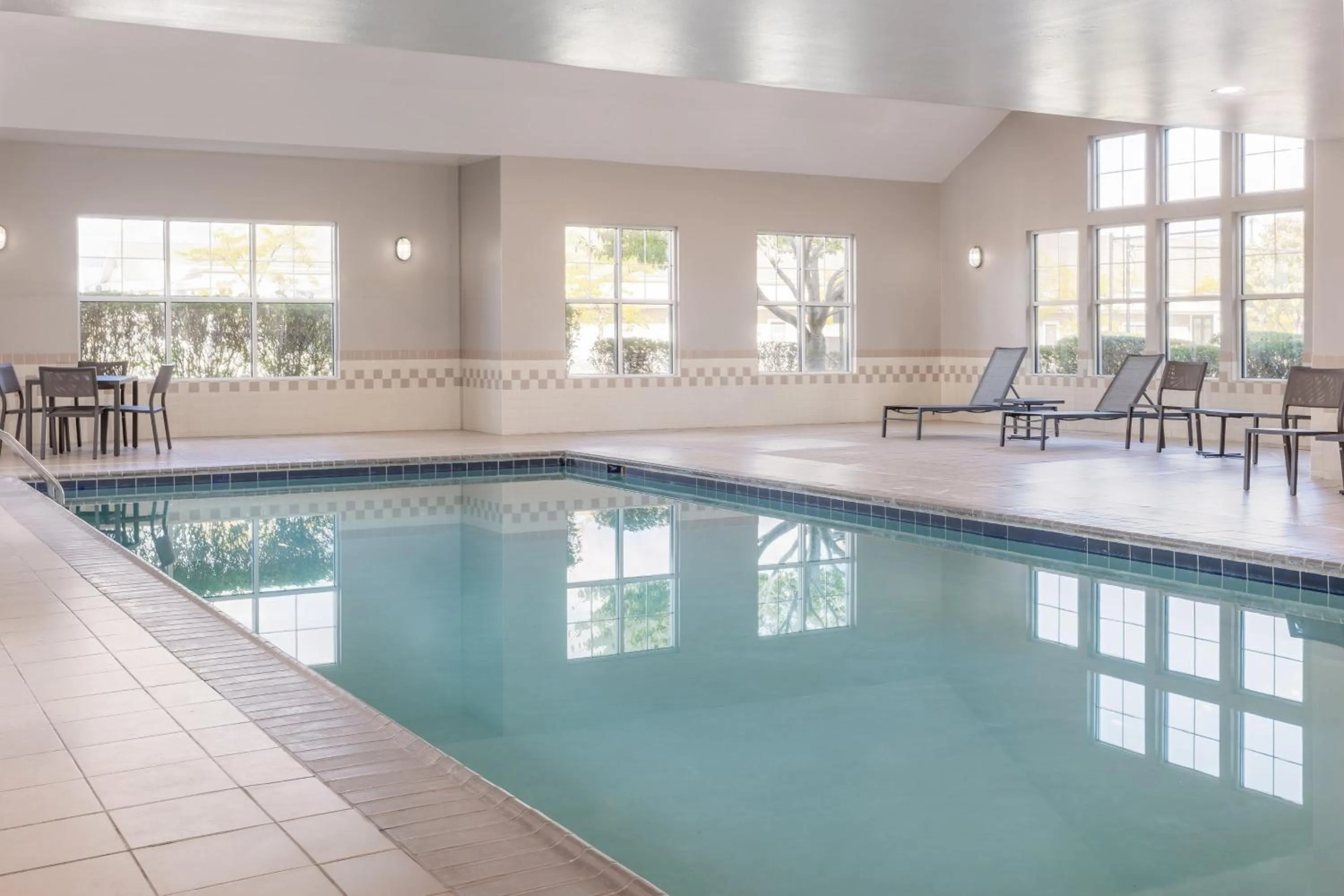 Swimming pool in Residence Inn Providence Coventry