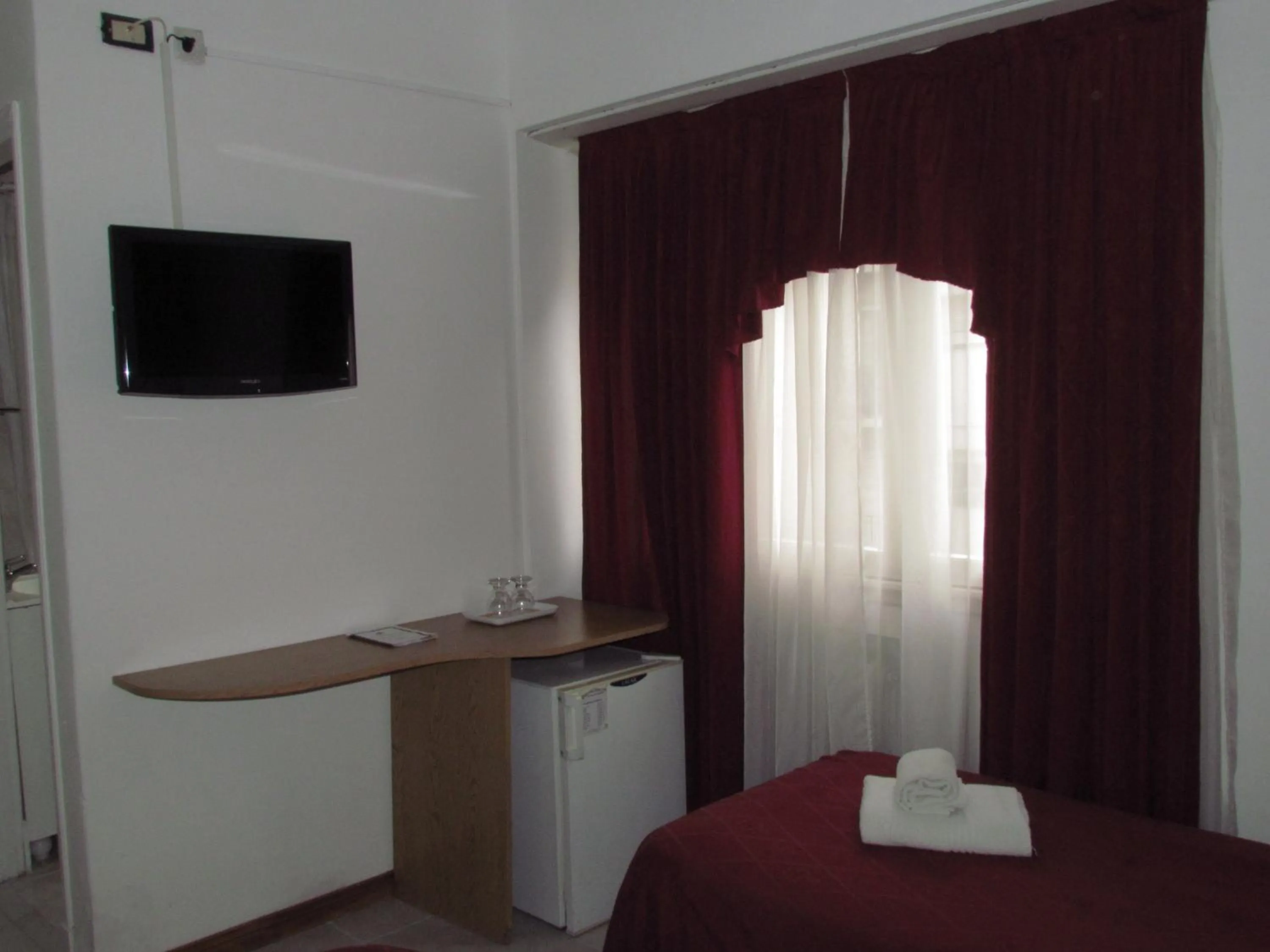 Kitchen or kitchenette, Bed in San Remo Grand Hotel