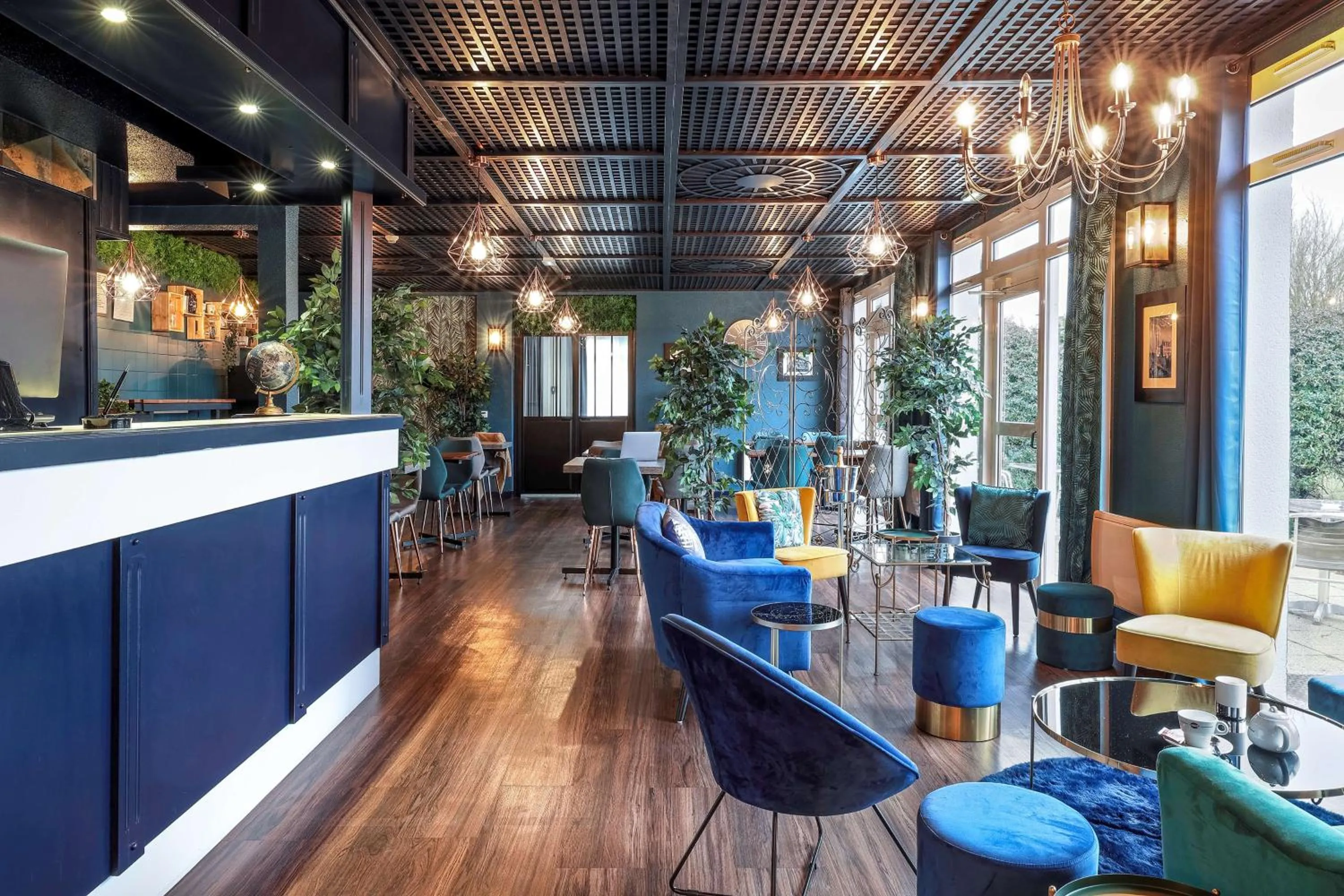 Lobby or reception in Sure Hotel by Best Western Calais Coquelles Tunnel s/ Manche