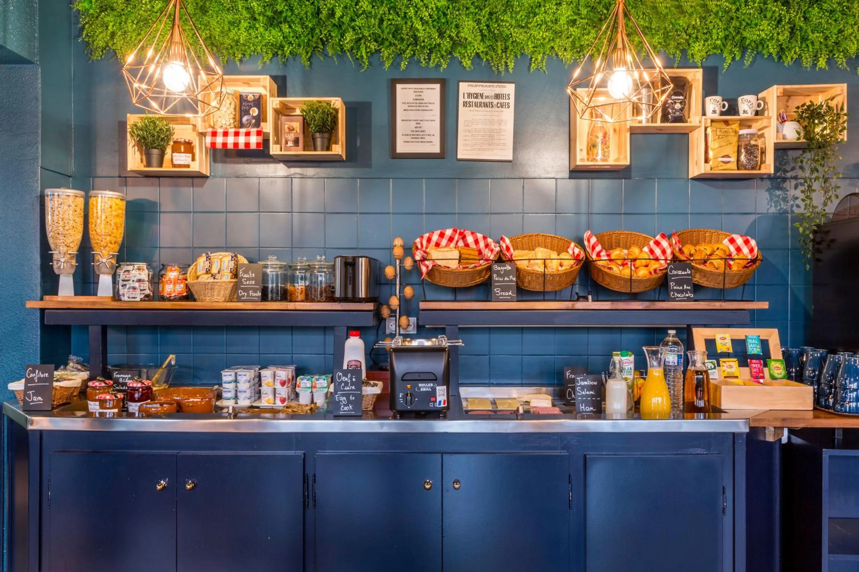 Breakfast in Sure Hotel by Best Western Calais Coquelles Tunnel s/ Manche