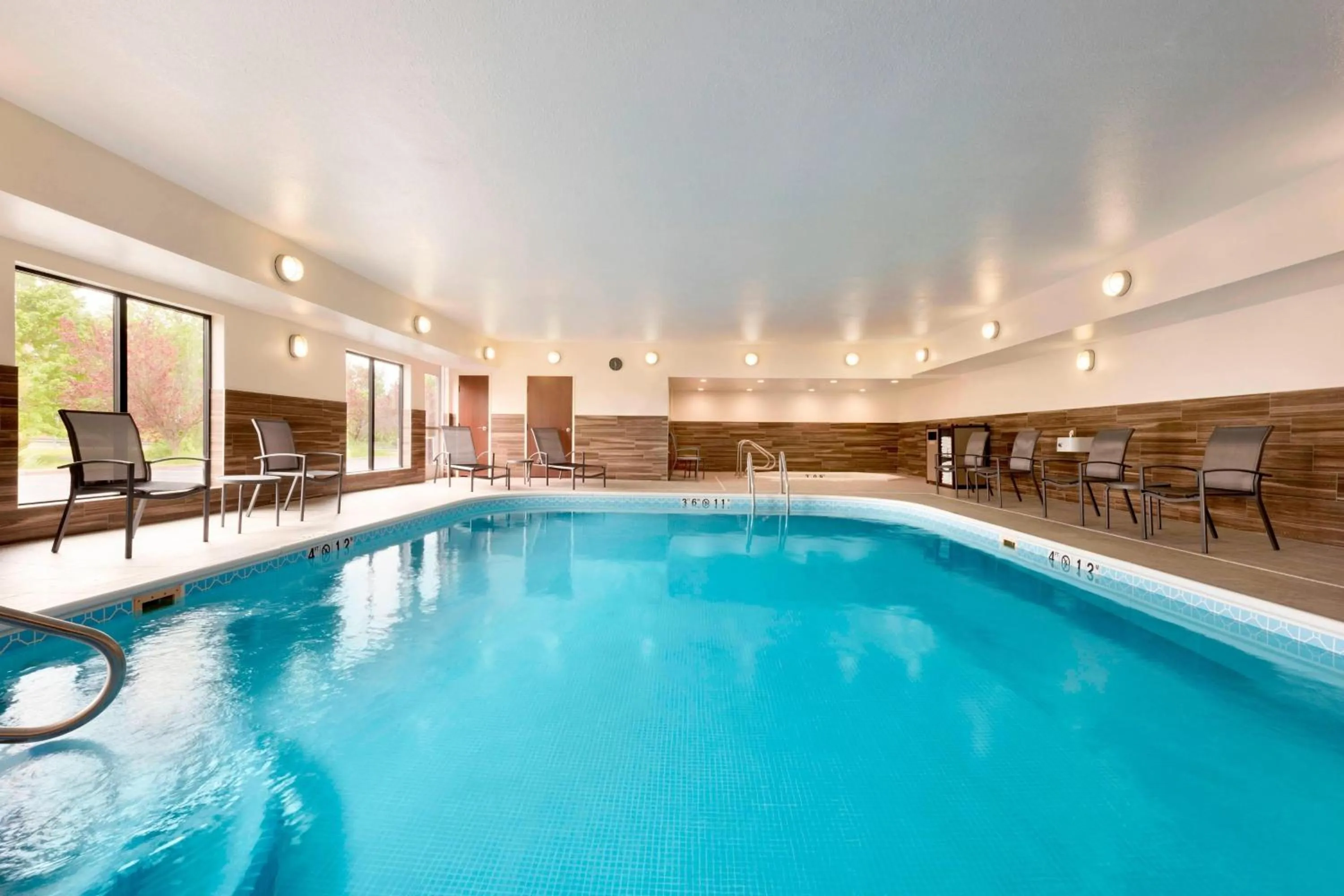 Swimming pool in Fairfield Inn & Suites Hartford Manchester