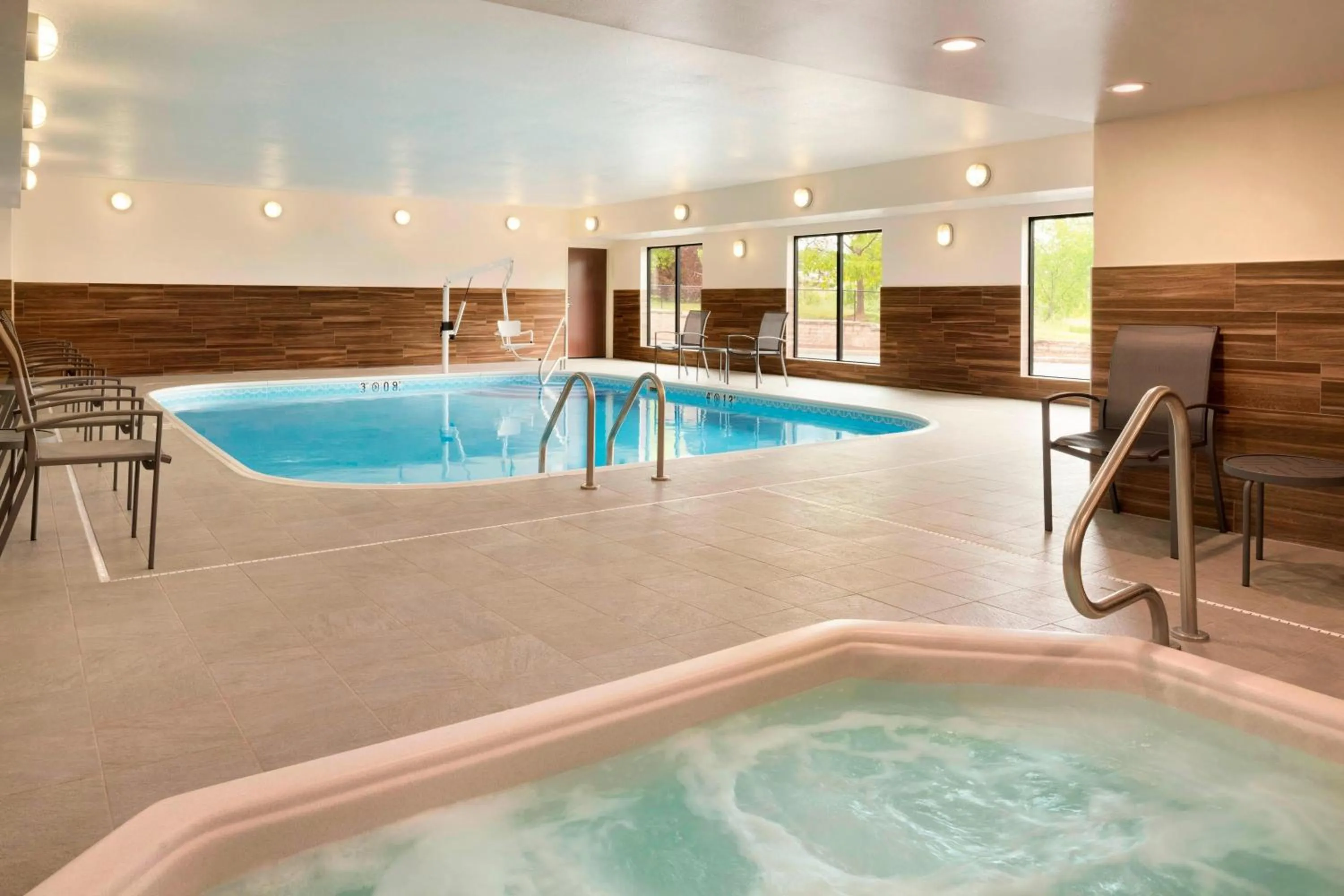 Swimming pool in Fairfield Inn & Suites Hartford Manchester