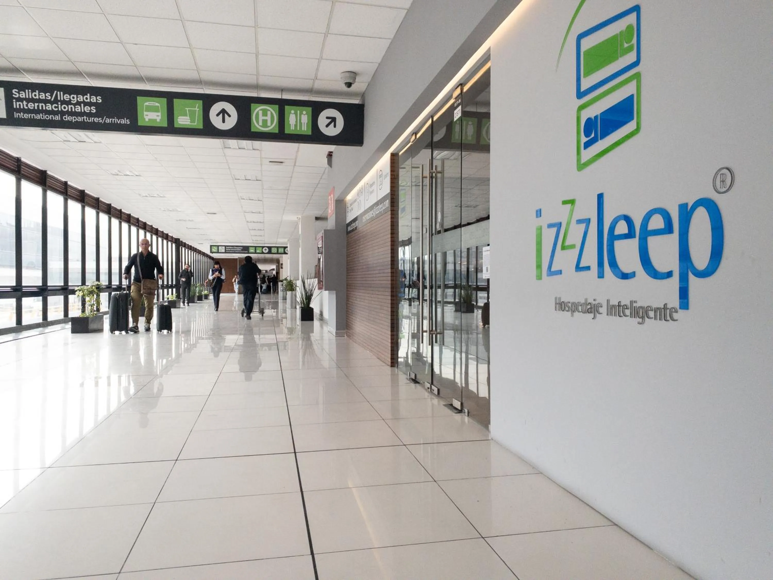Facade/entrance in Izzzleep Aeropuerto Terminal 1