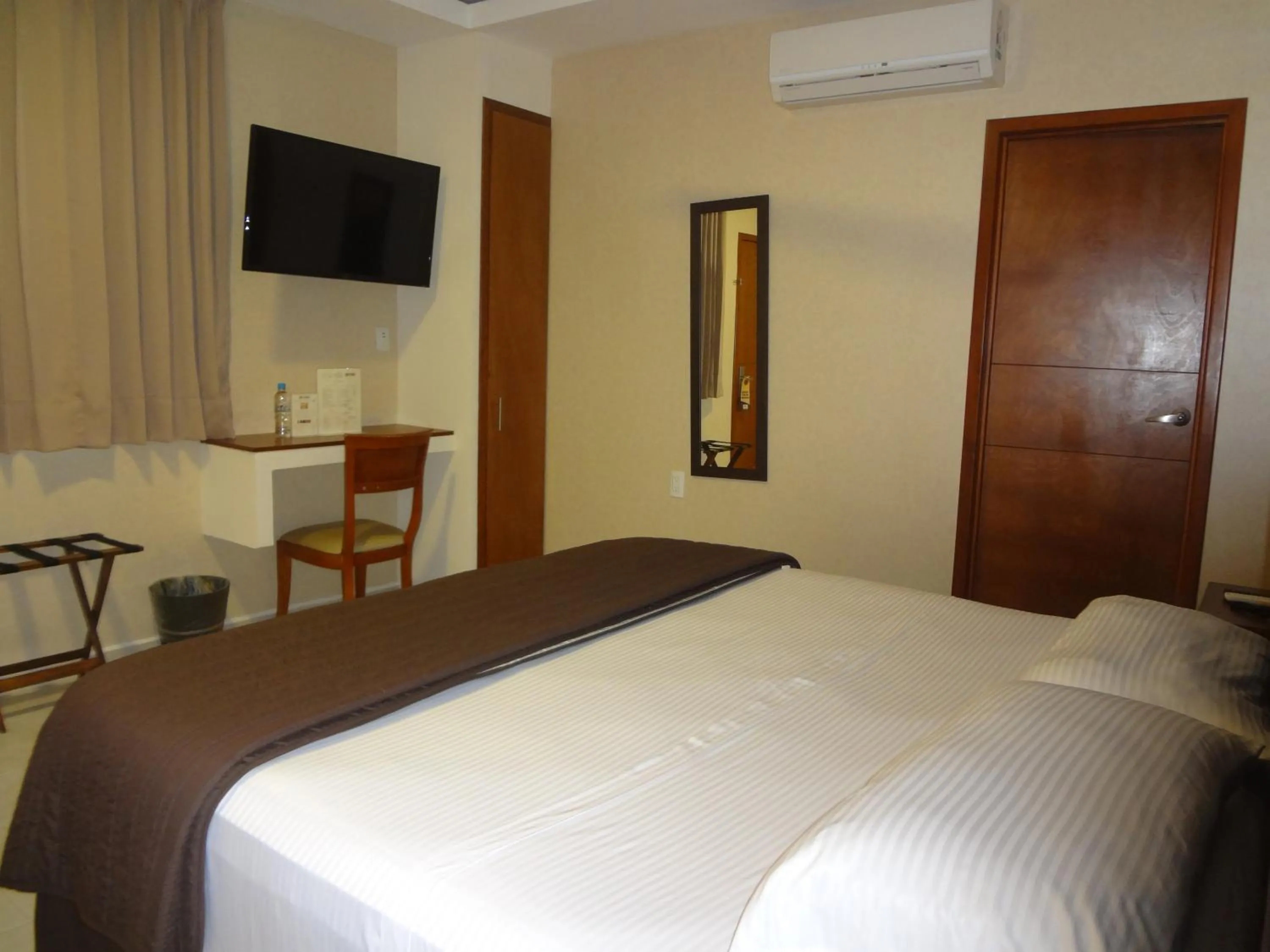 Bed in Hotel Civic Express