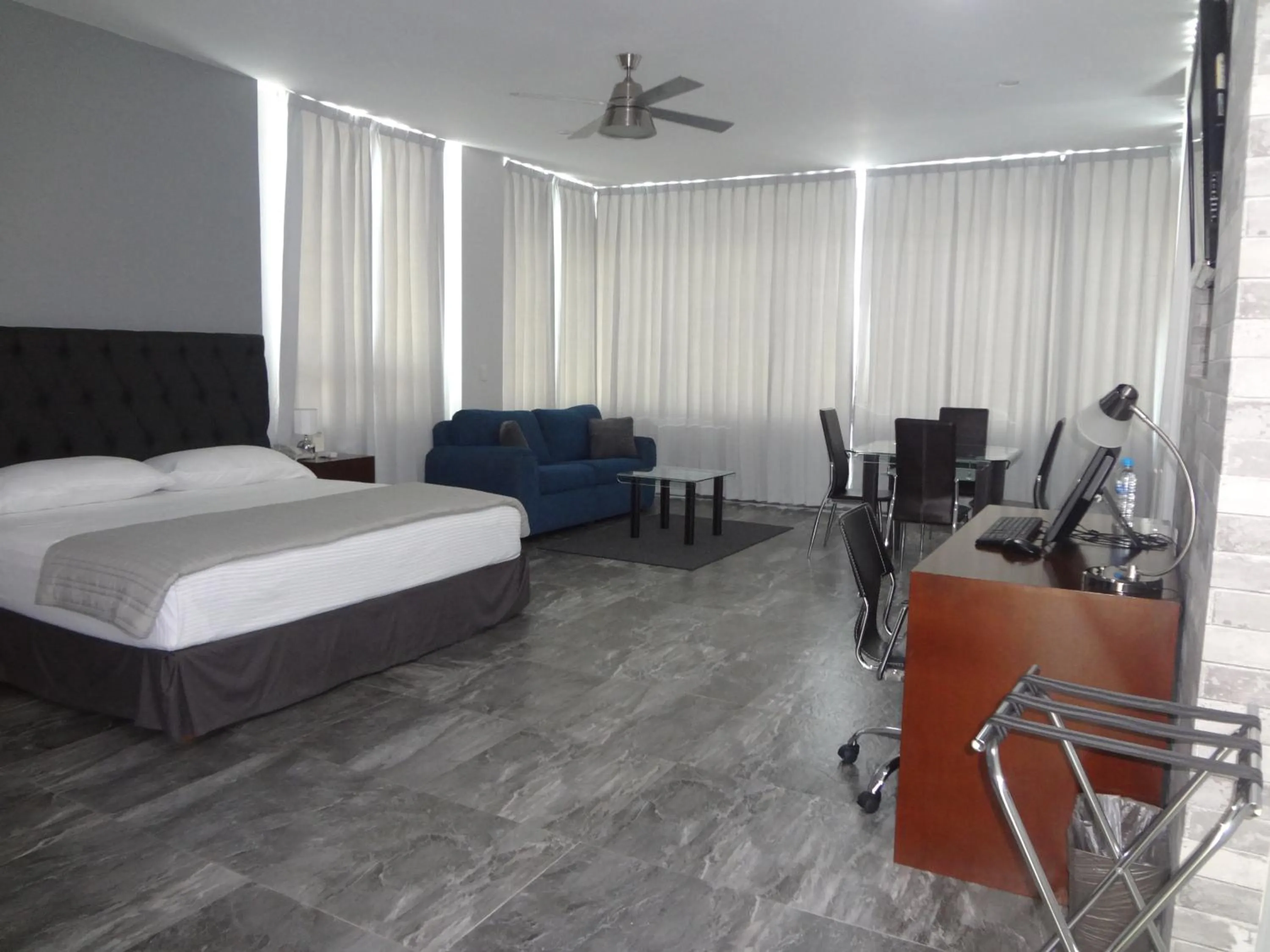 Bed in Hotel Civic Express