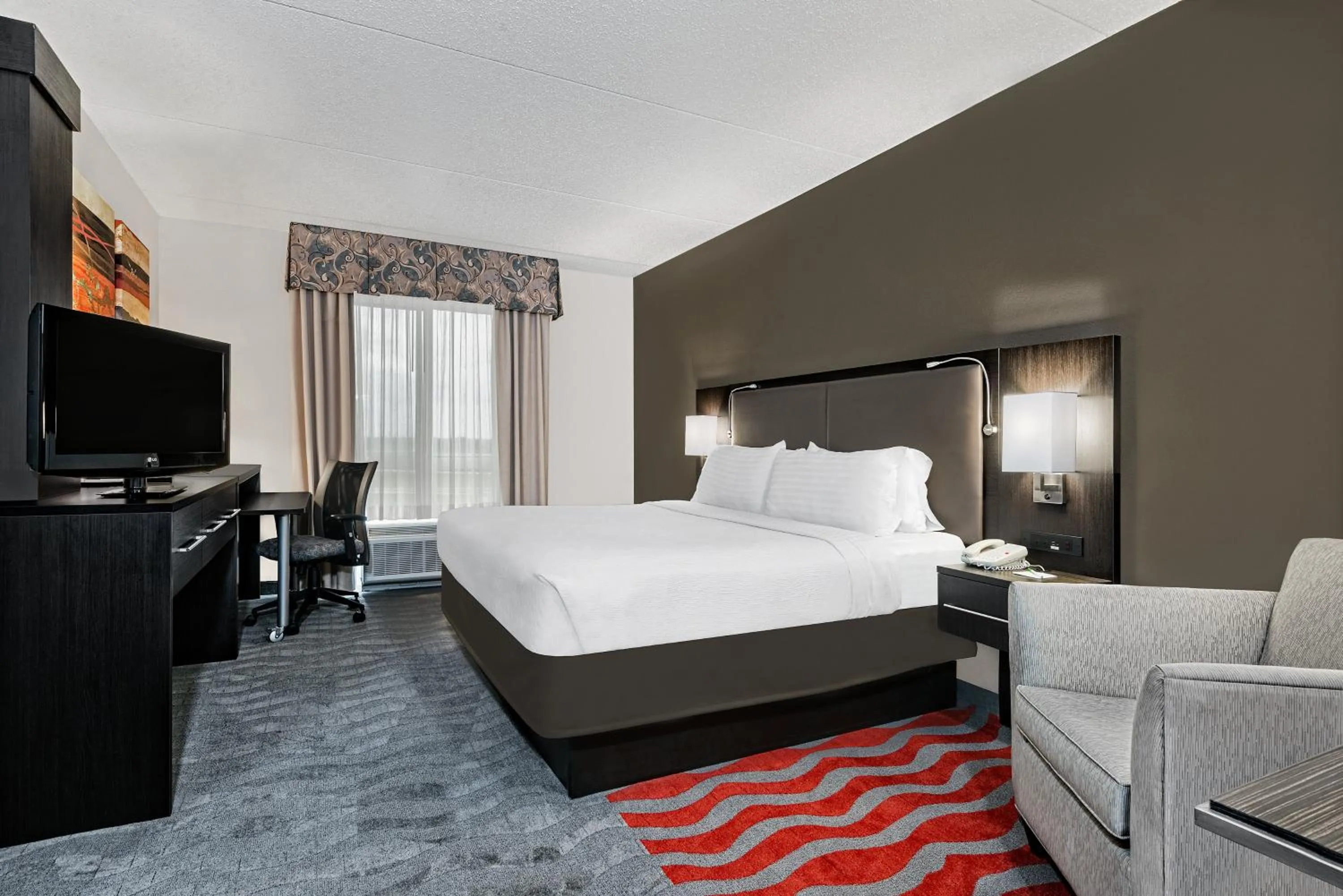 Photo of the whole room, Bed in Holiday Inn & Suites College Station-Aggieland by IHG