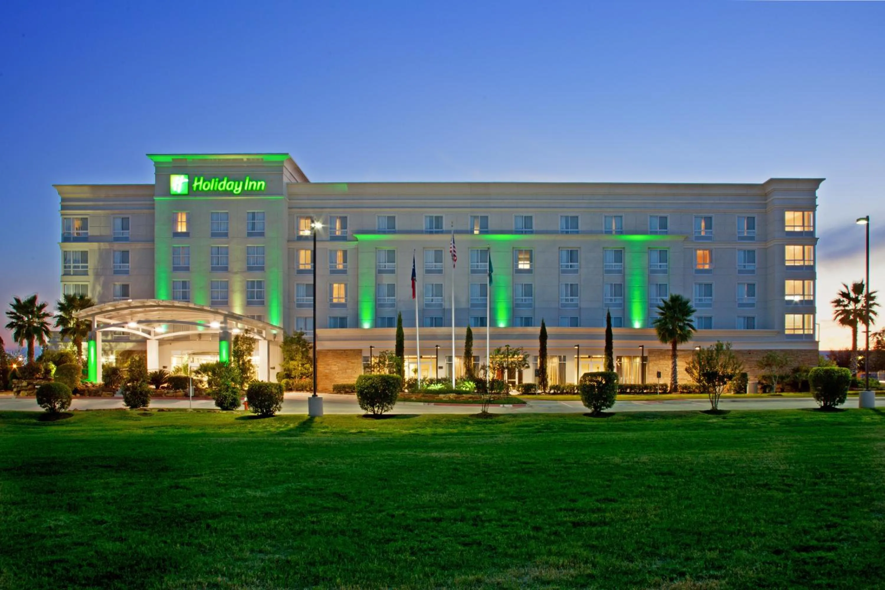 Property building in Holiday Inn & Suites College Station-Aggieland by IHG