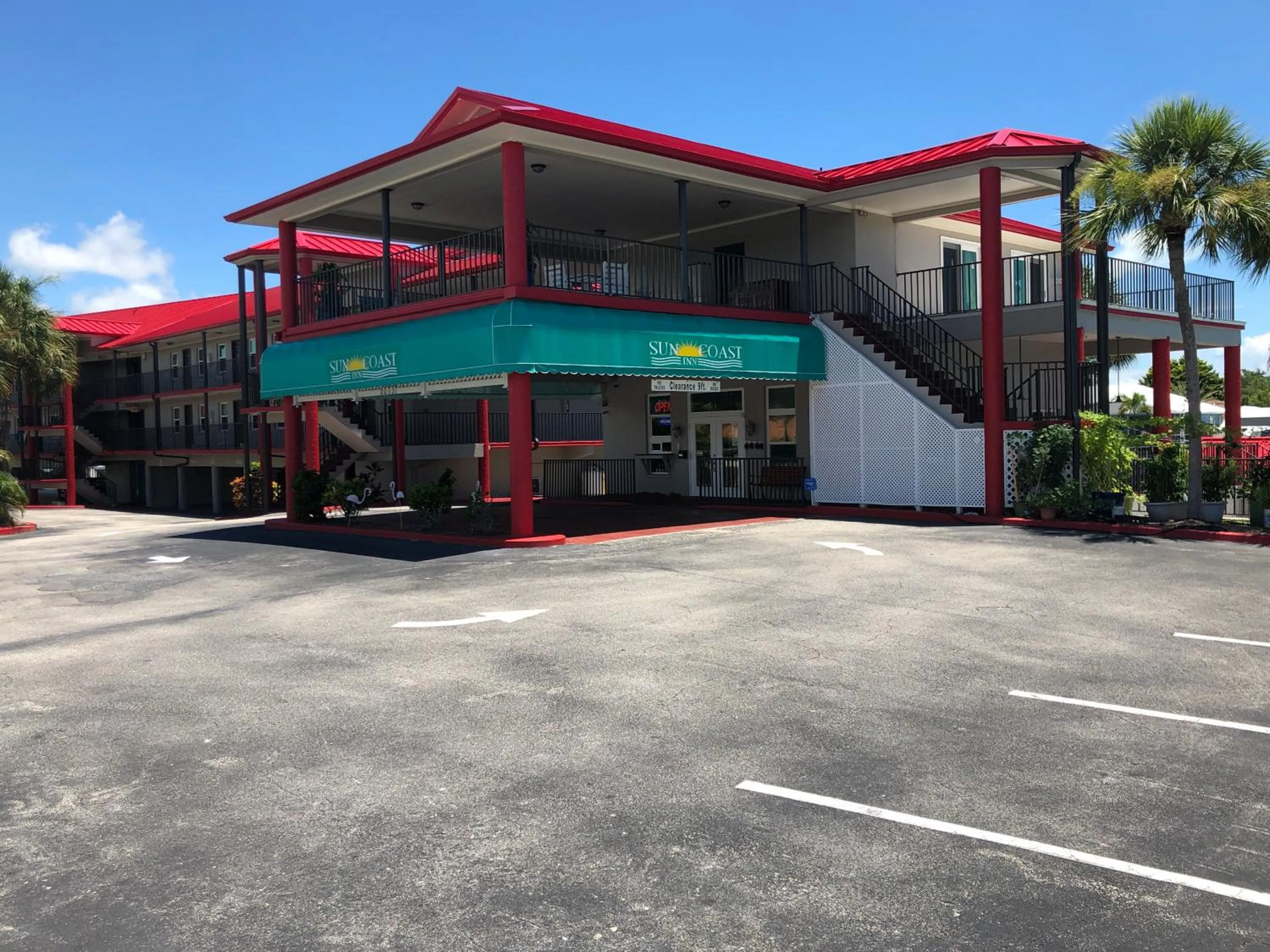 Property building in Sun Coast Inn