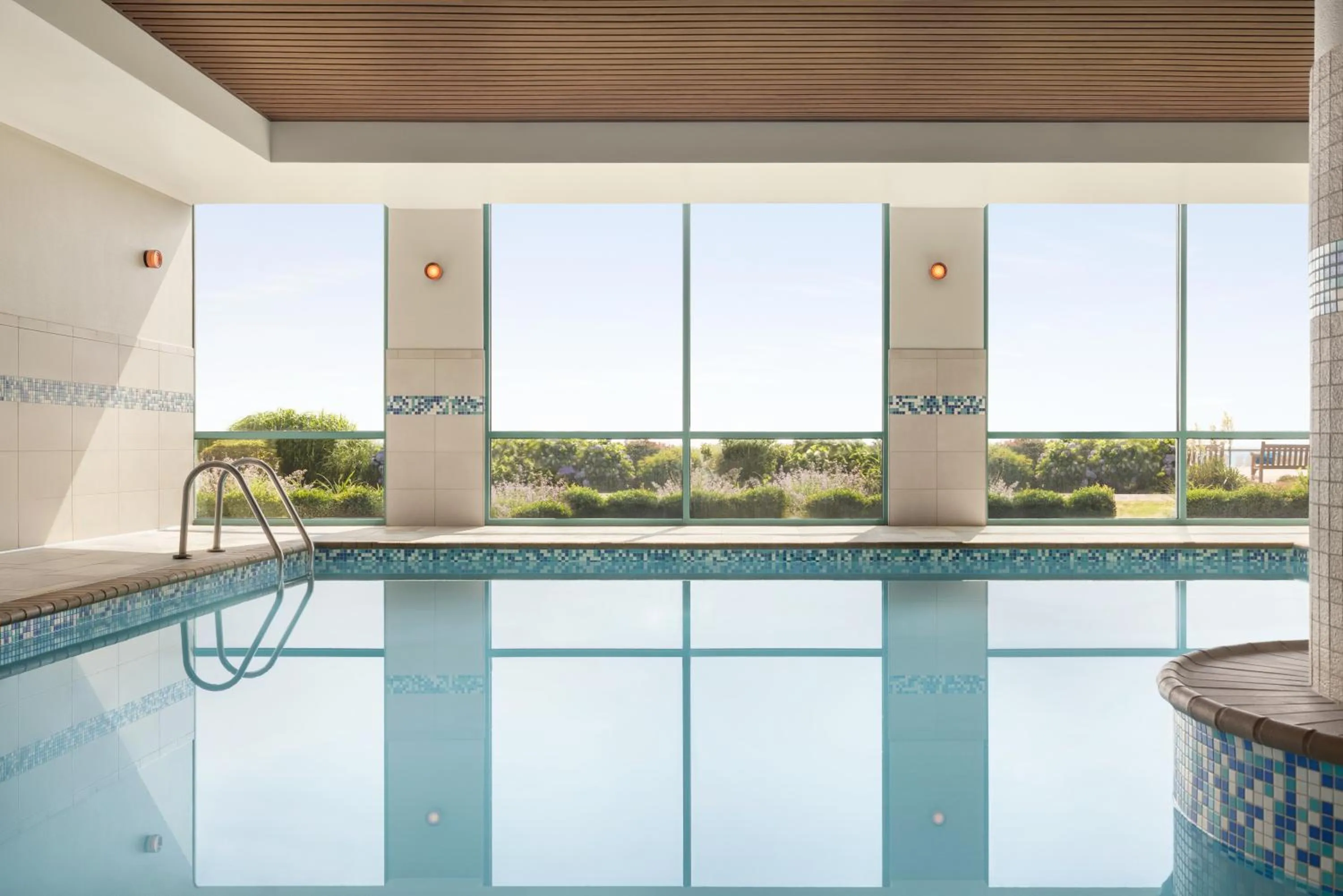 Swimming pool in Hampton Inn Virginia Beach-Oceanfront South