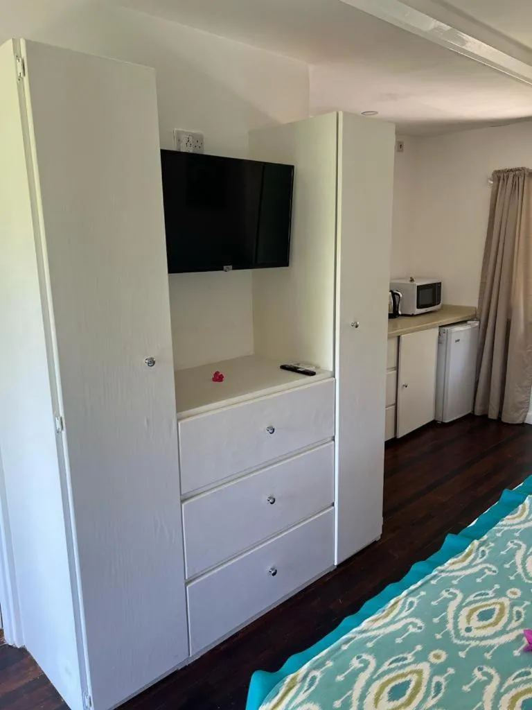 TV and multimedia, Bed in Bequia Plantation Hotel