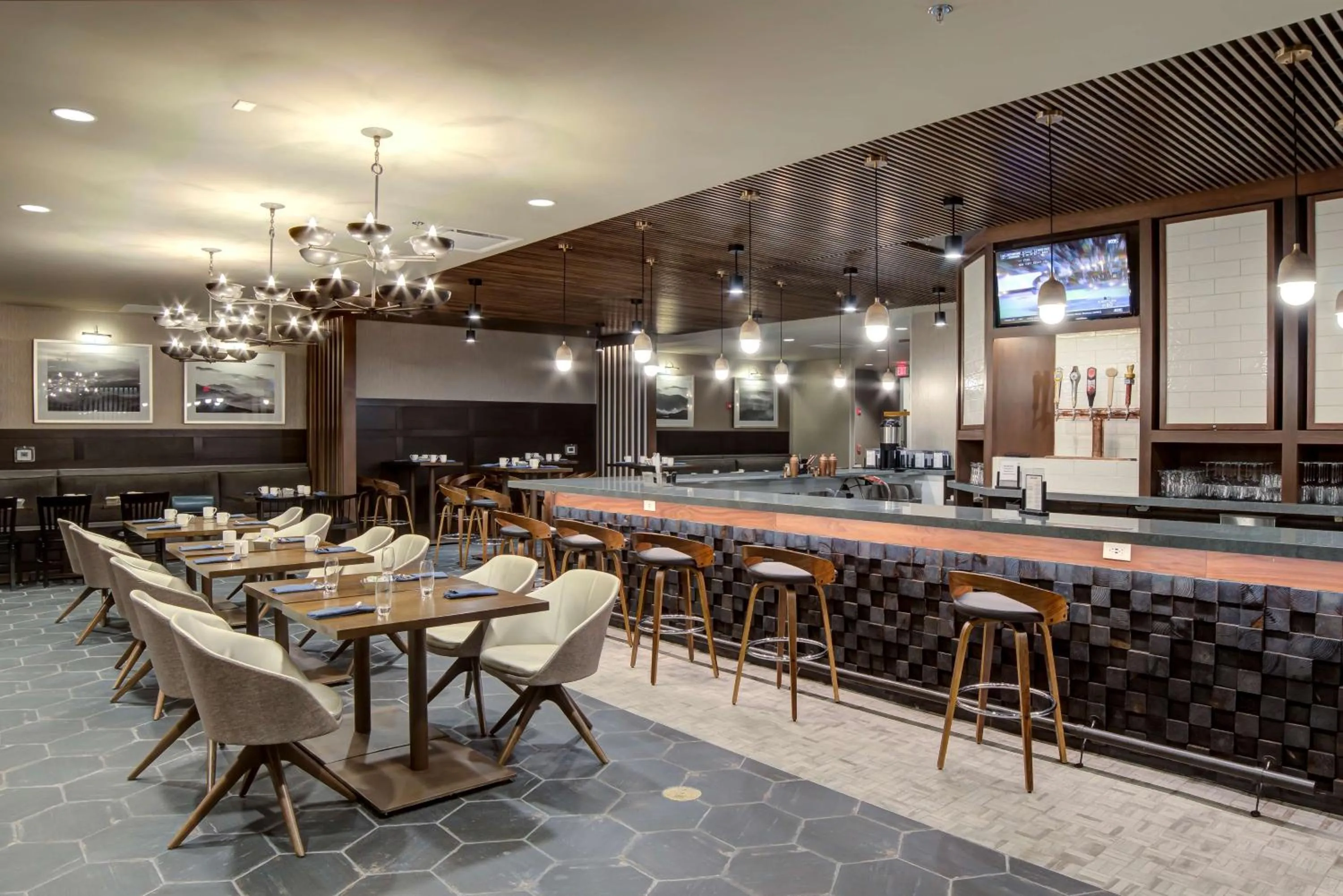 Restaurant/places to eat in Doubletree by Hilton Harrisonburg