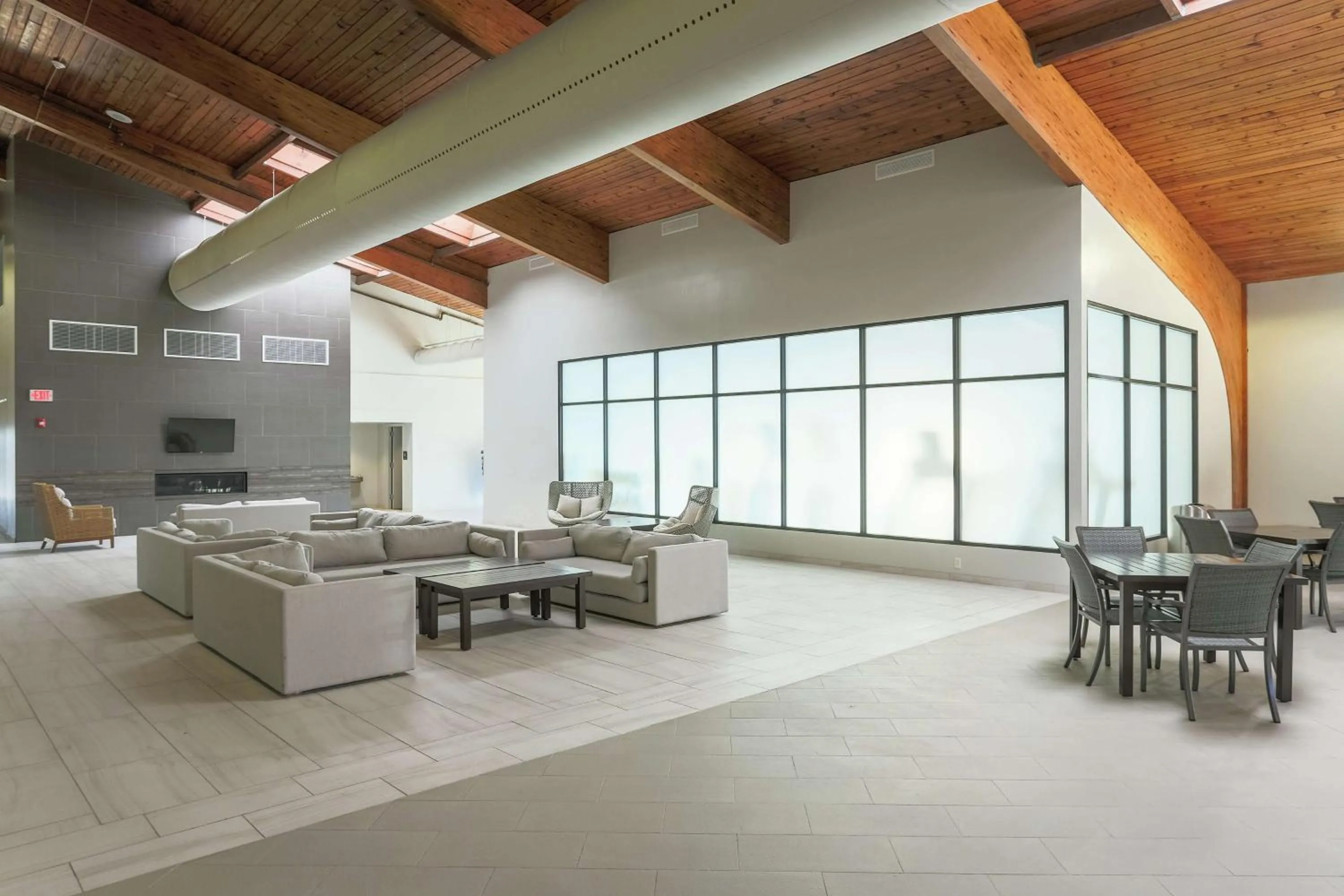 Lobby or reception in Doubletree by Hilton Harrisonburg