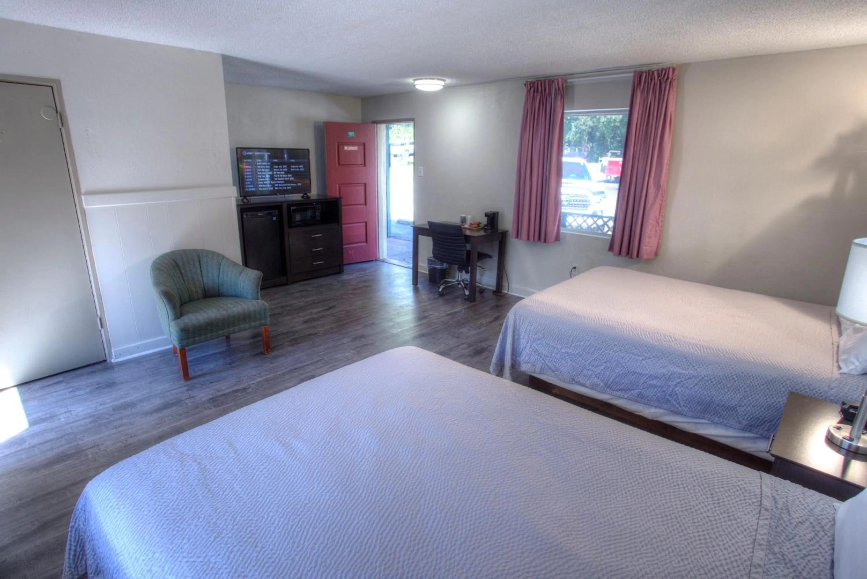 Double Room with Two Double Beds - Non-Smoking in Hofbrau Riverfront Hotel