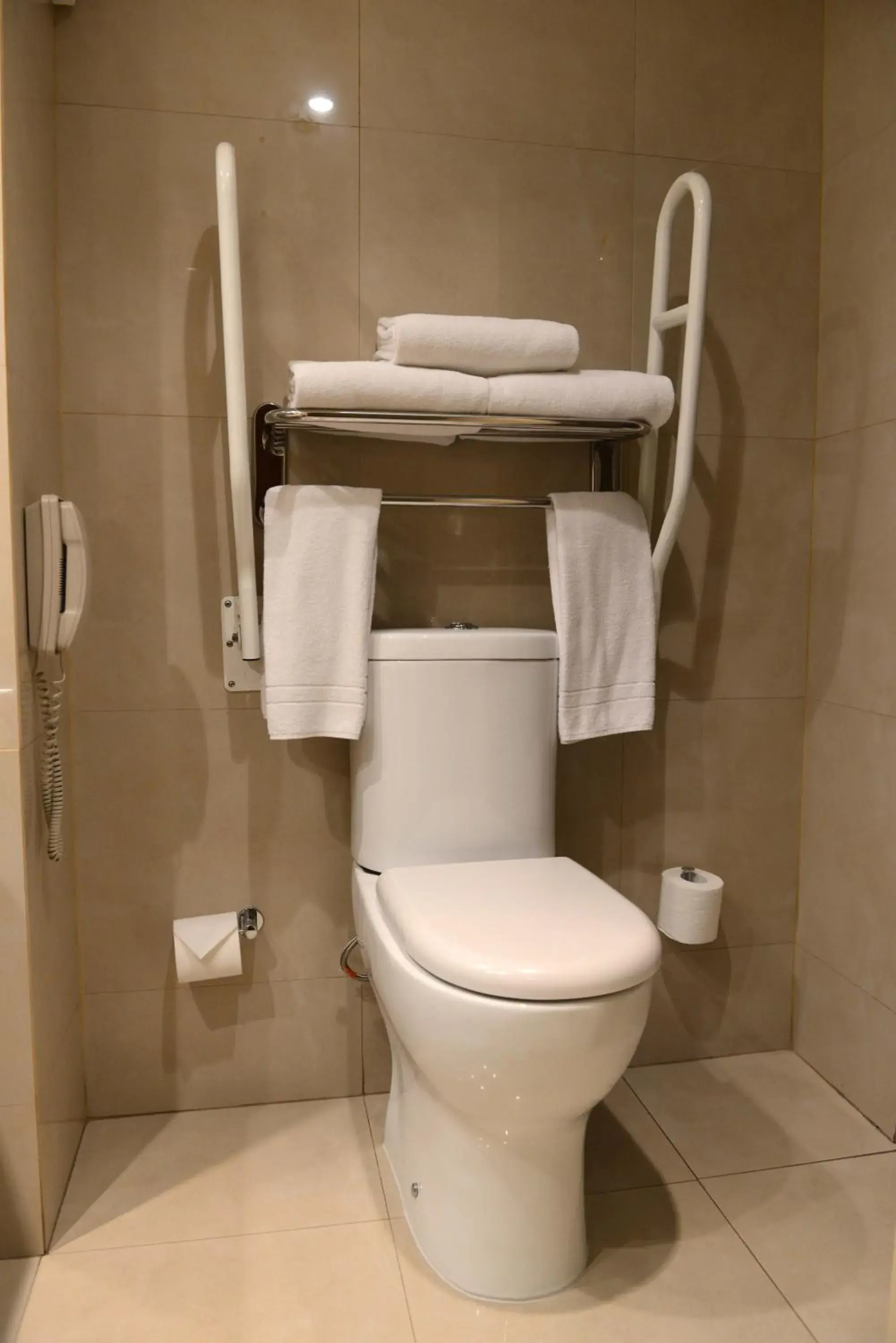 Standard King Room - Accessible in Holiday Inn Express Santiago Las Condes by IHG Standard King Room - Accessible in Holiday Inn Express Santiago Las Condes by IHG