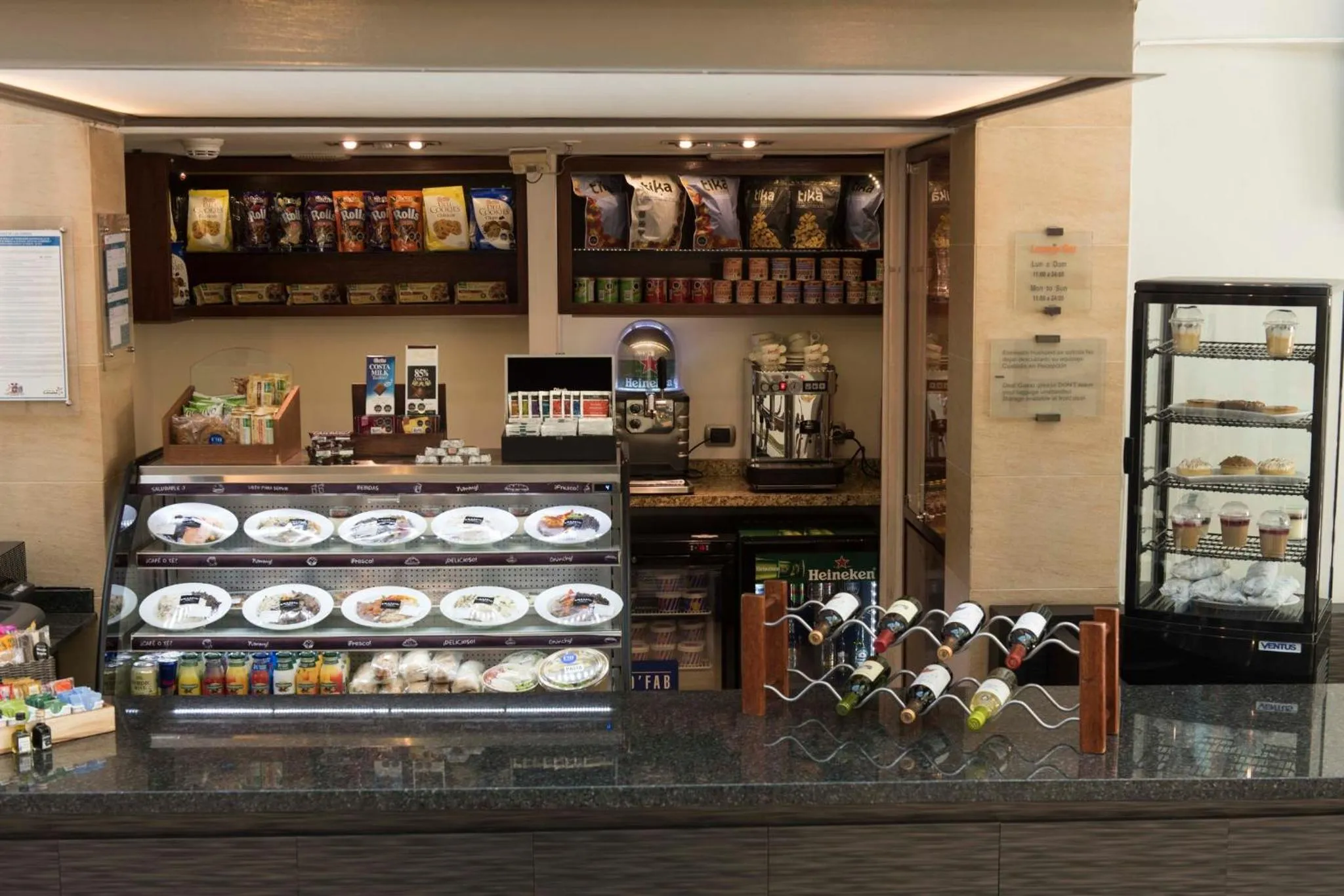 Restaurant/places to eat in Holiday Inn Express Santiago Las Condes by IHG