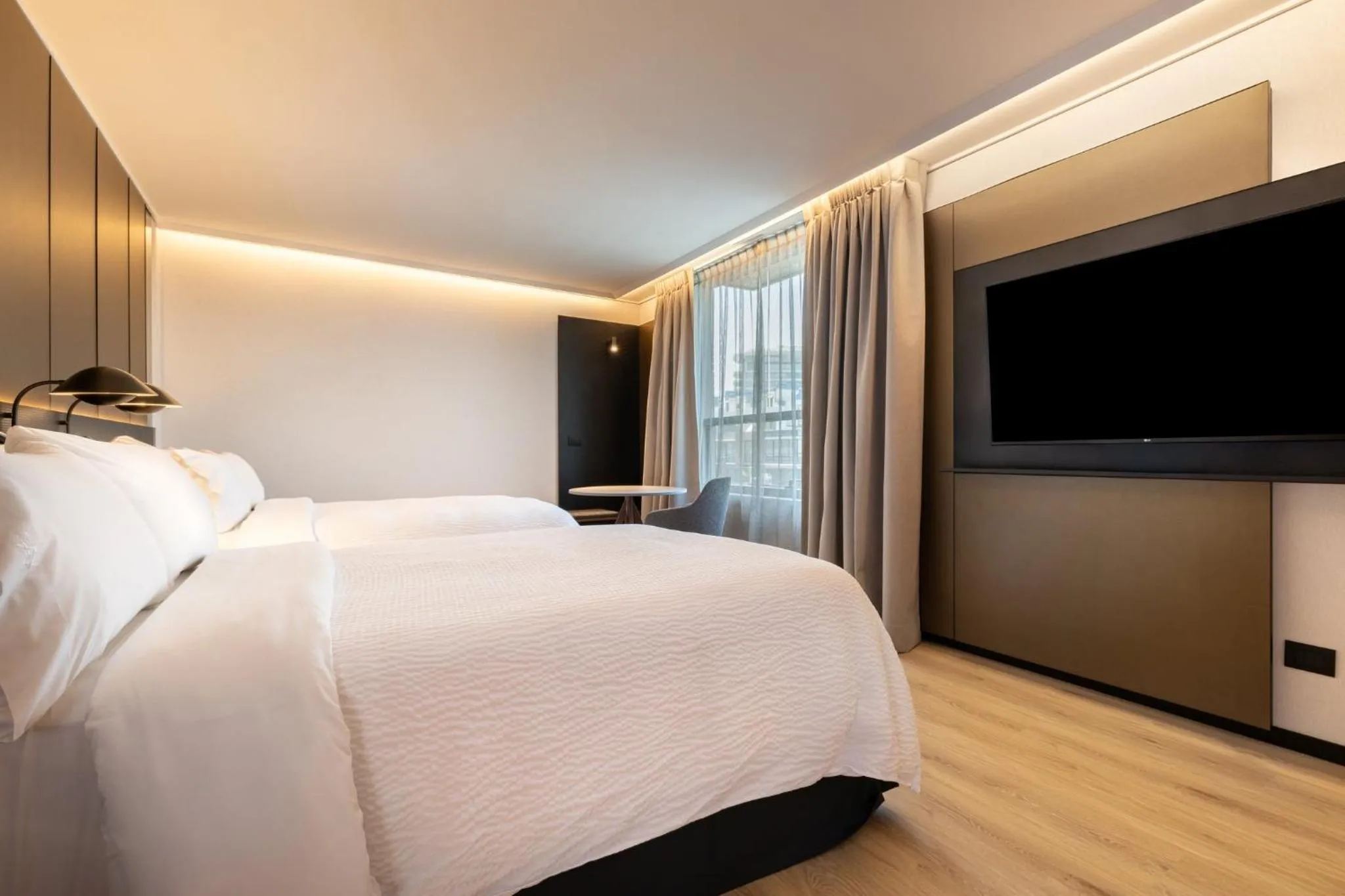 Photo of the whole room, Bed in Holiday Inn Express Santiago Las Condes by IHG