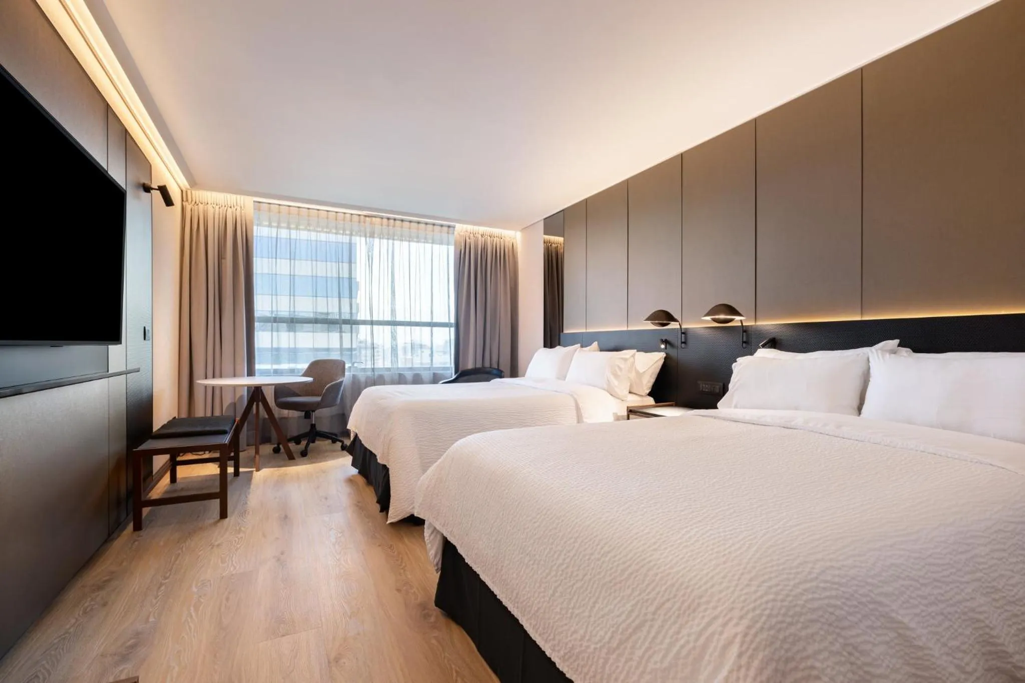 Photo of the whole room, Bed in Holiday Inn Express Santiago Las Condes by IHG