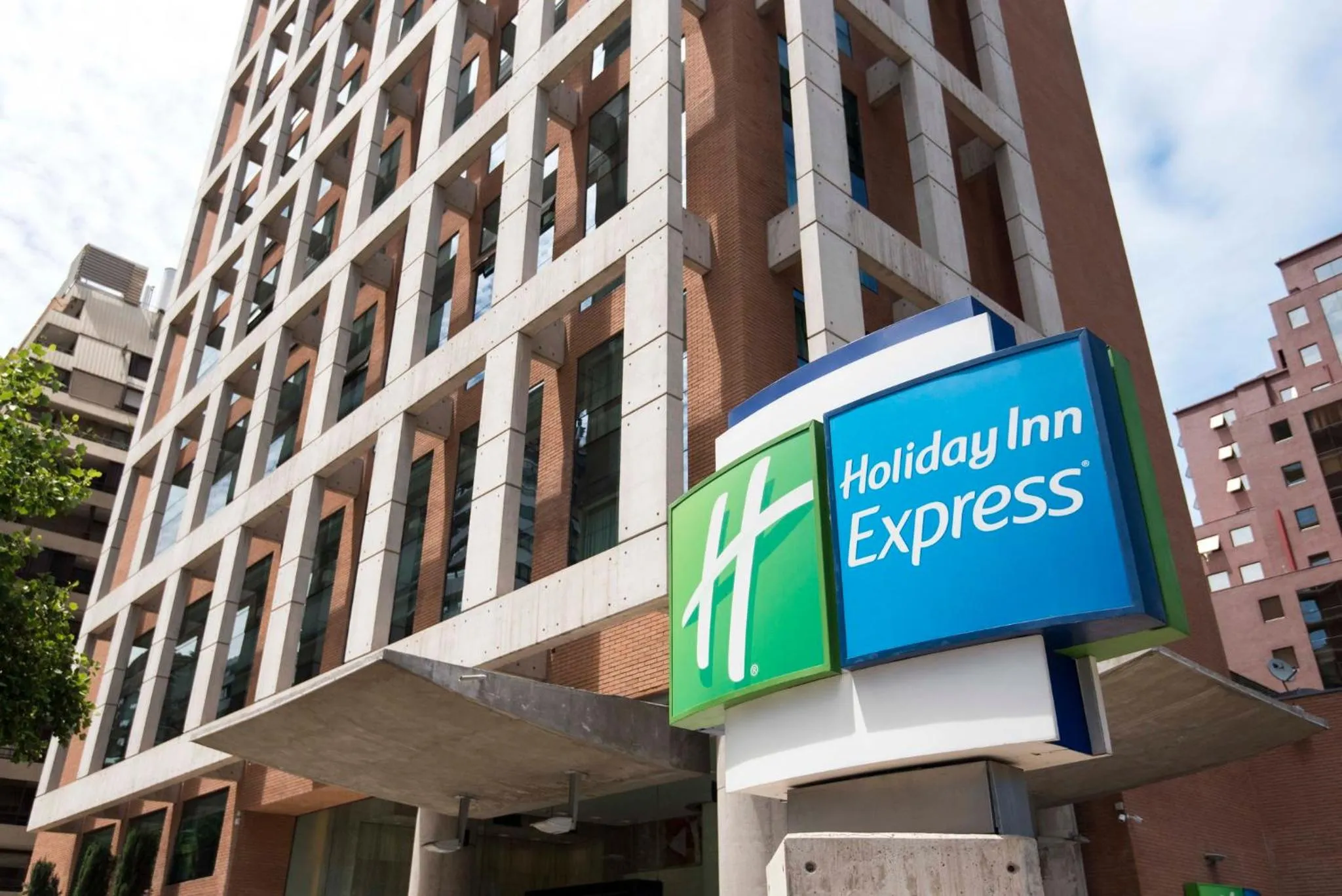 Property building in Holiday Inn Express Santiago Las Condes by IHG