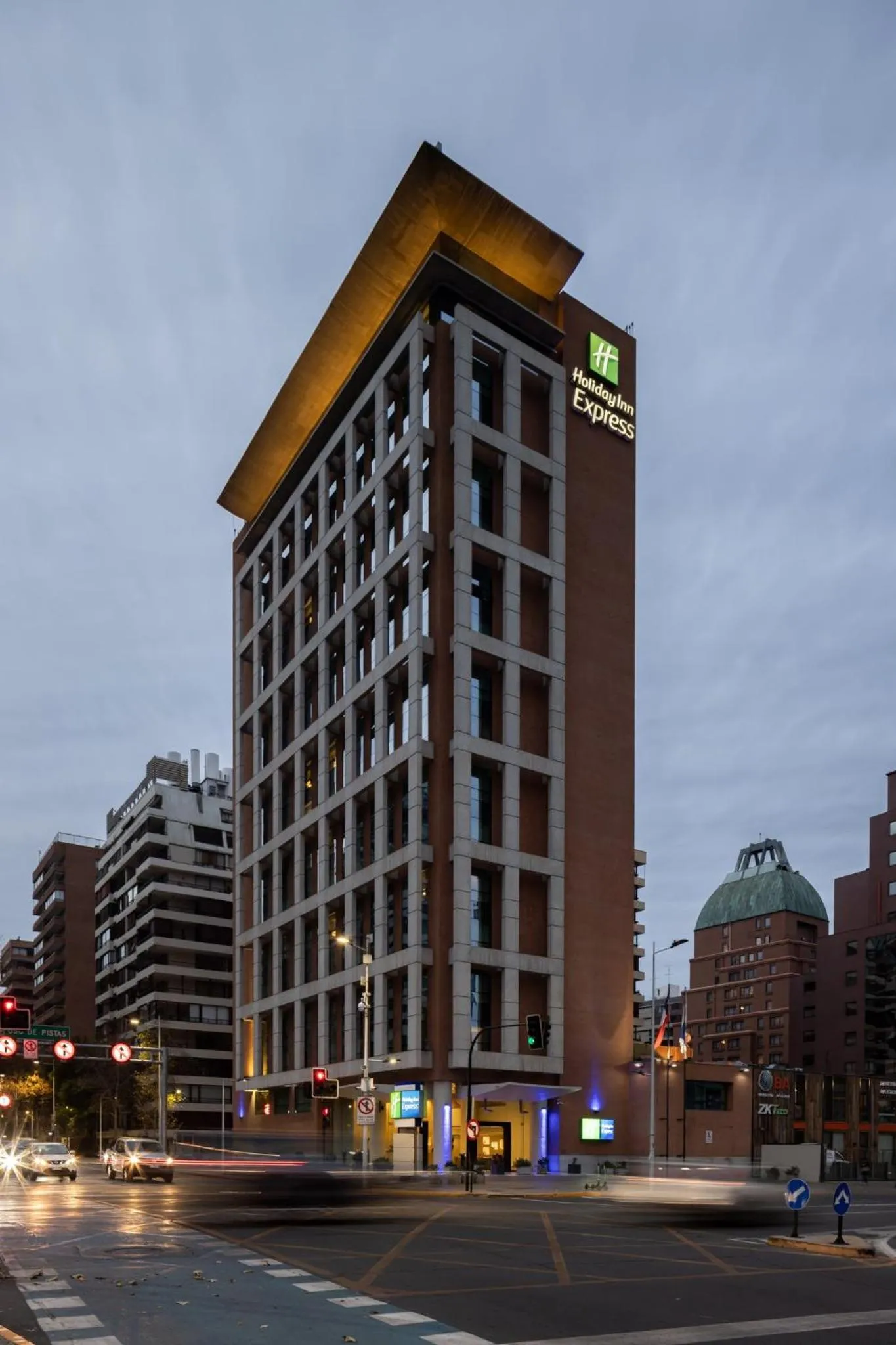 Property building in Holiday Inn Express Santiago Las Condes by IHG