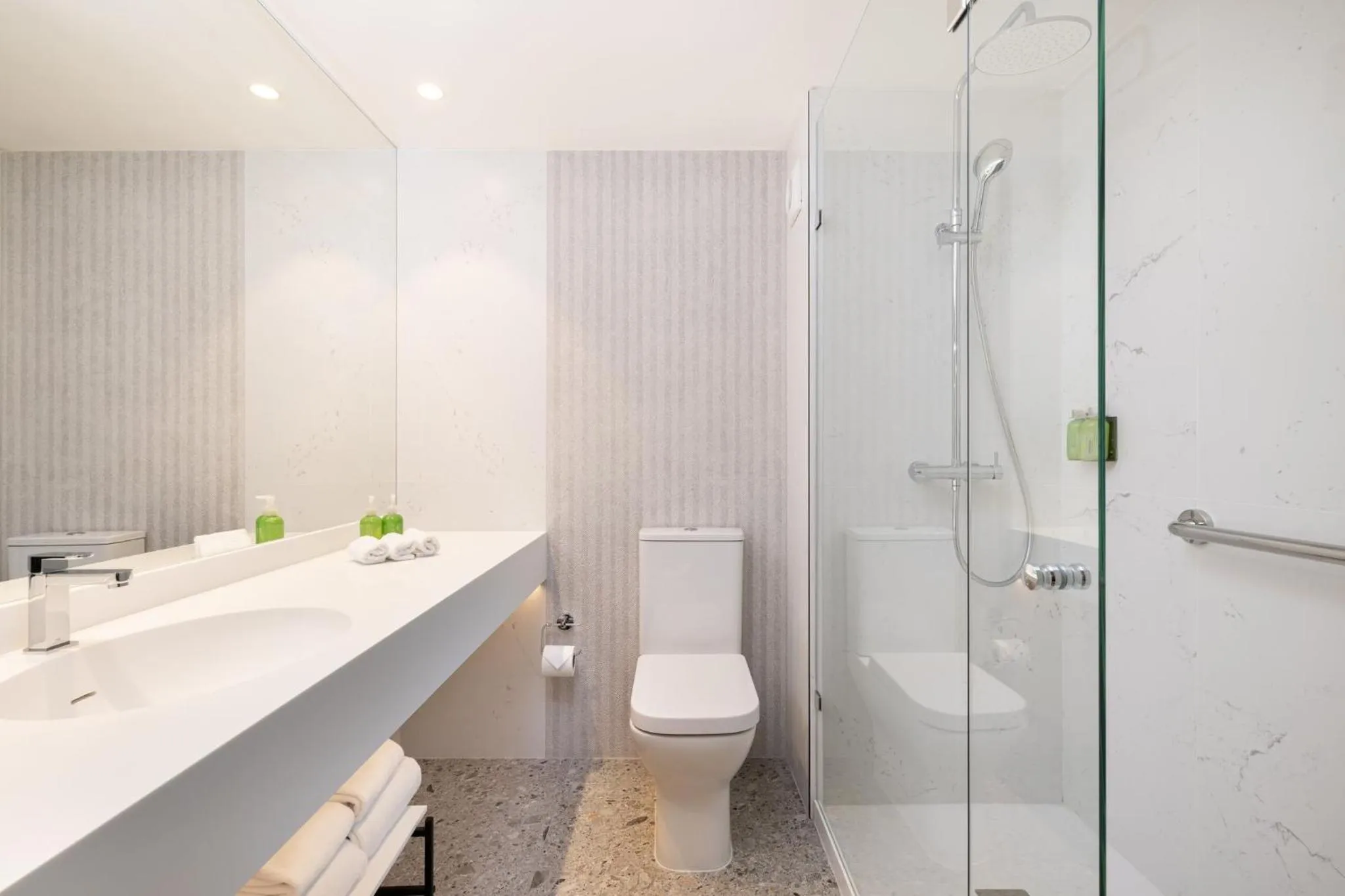 Bathroom in Holiday Inn Express Santiago Las Condes by IHG