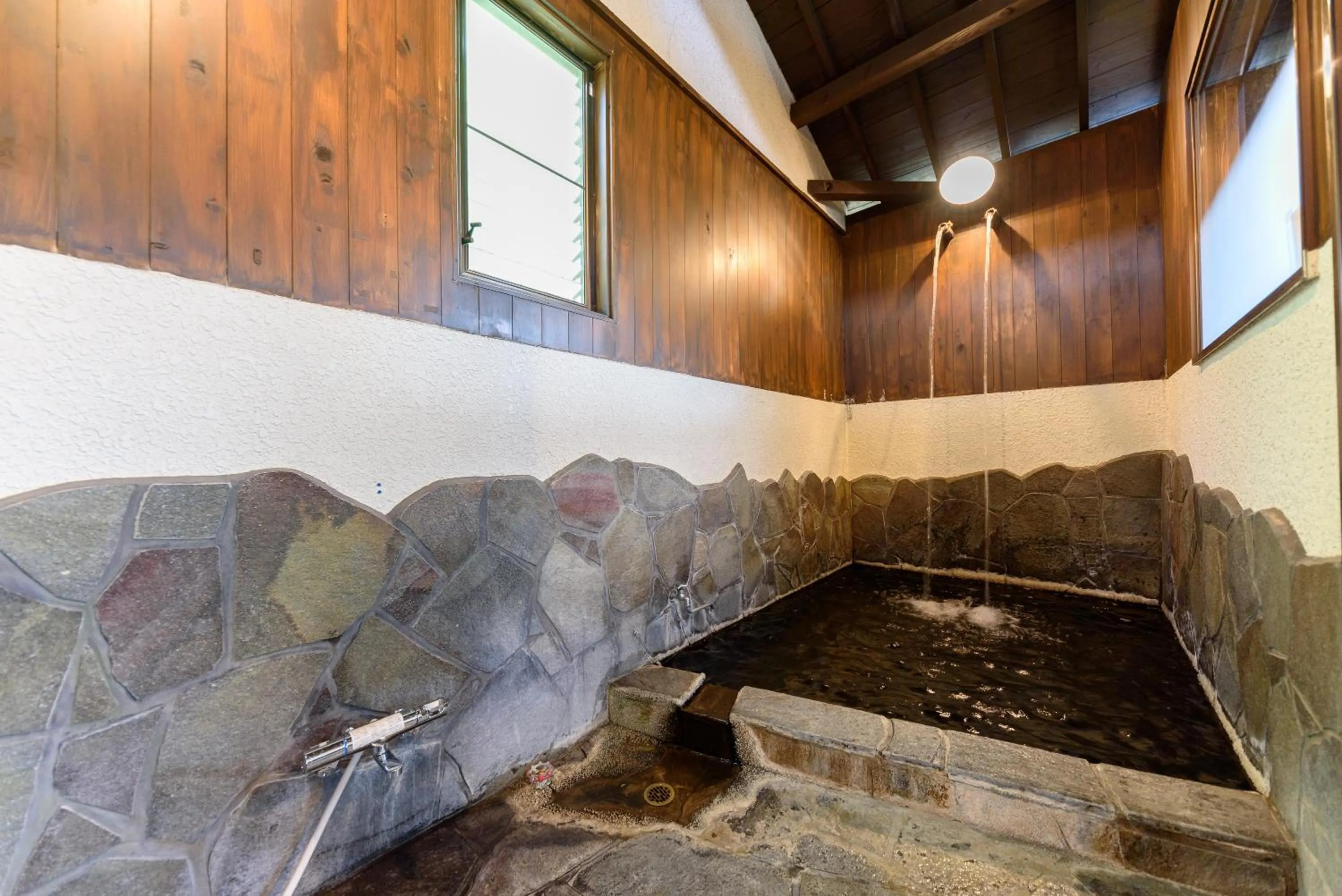 Hot Spring Bath in Yufuin Iyotomi