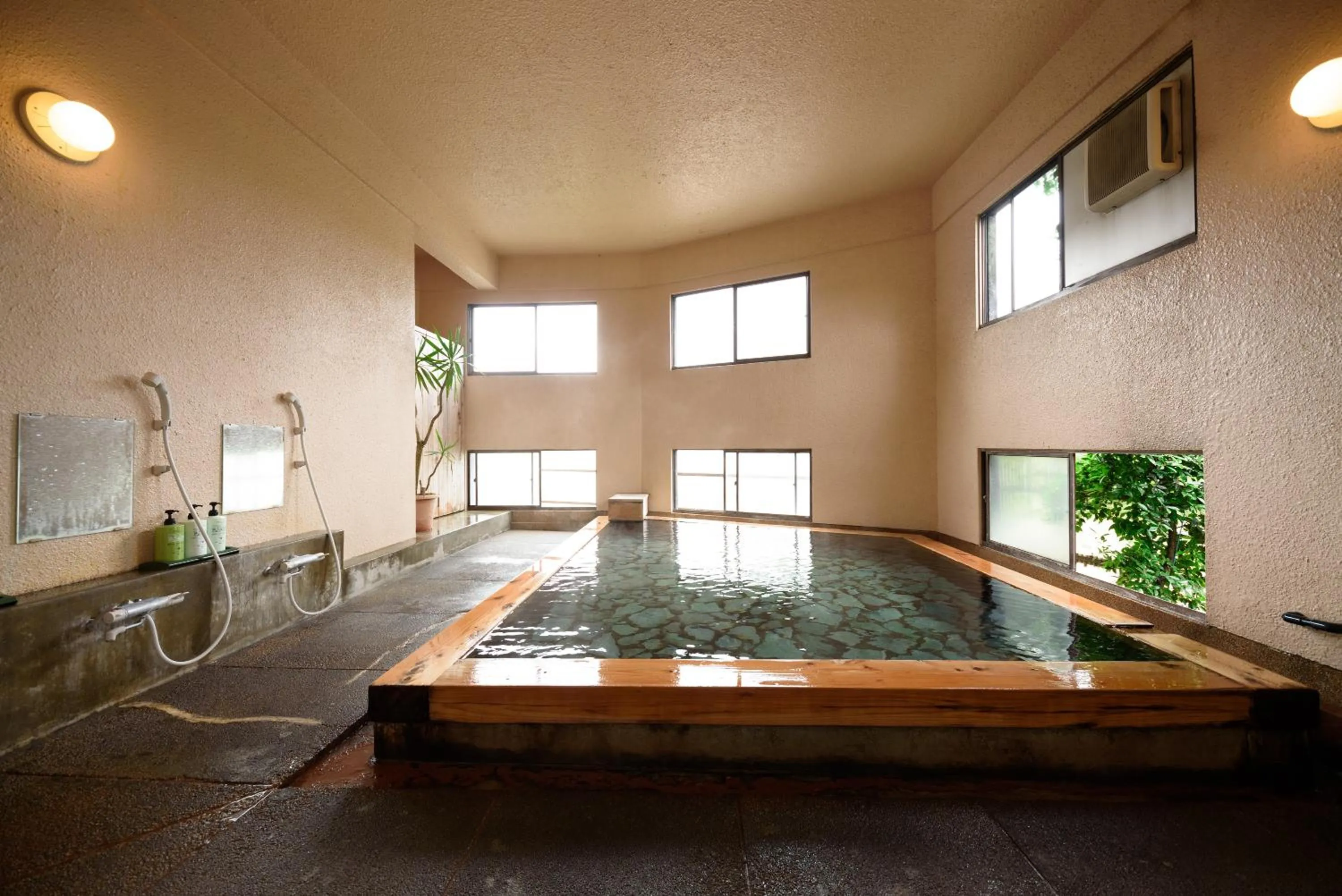 Hot Spring Bath in Yufuin Iyotomi