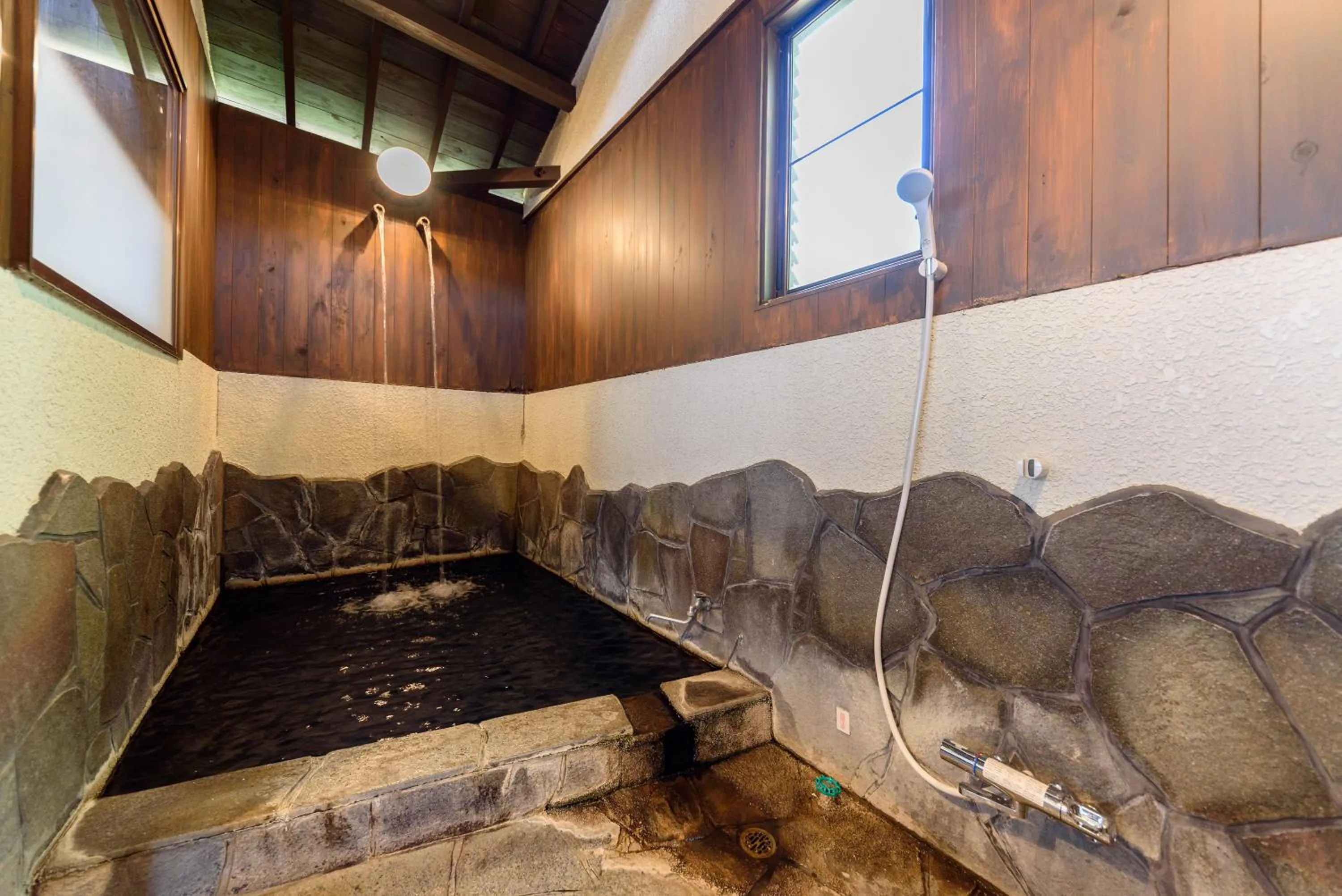 Hot Spring Bath in Yufuin Iyotomi
