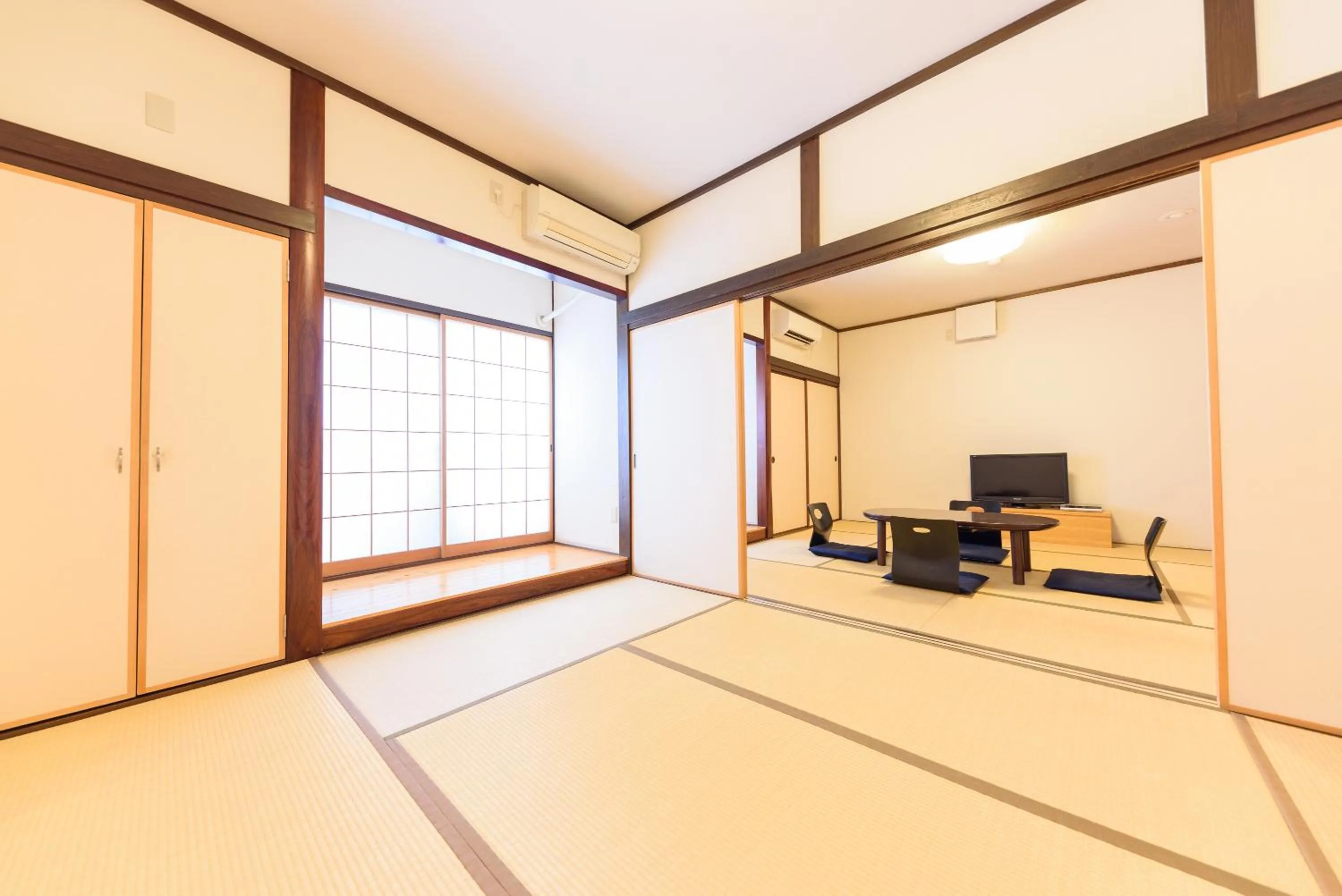 Photo of the whole room in Yufuin Iyotomi