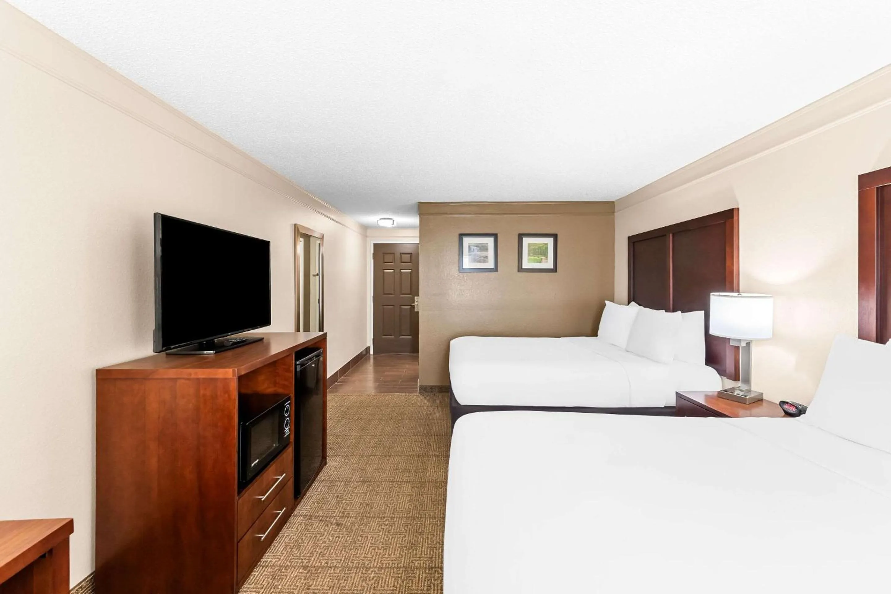 Bedroom, Bed in Comfort Inn & Suites Heath - Newark South