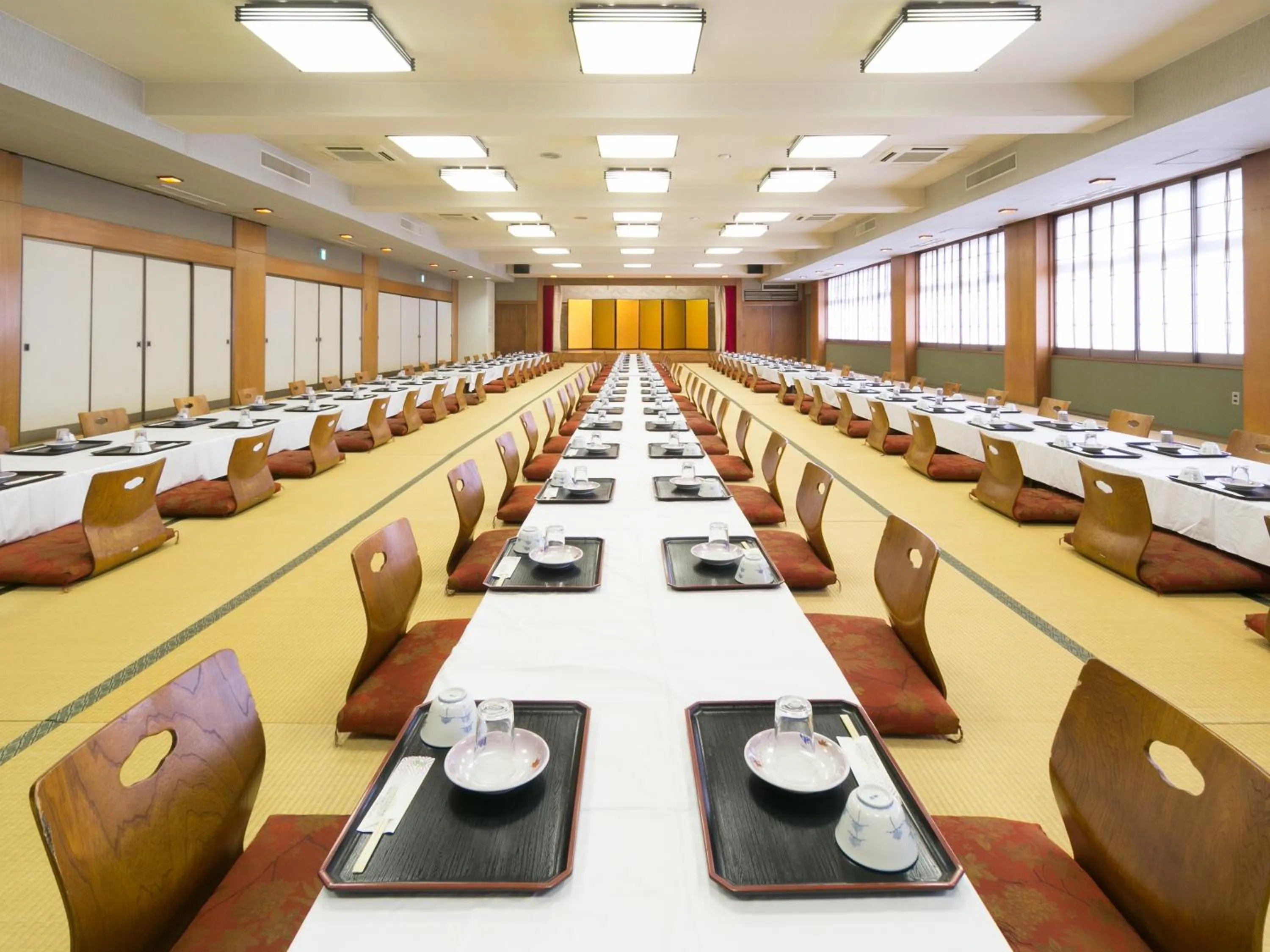 Restaurant/places to eat in Riverside Hotel Shoei