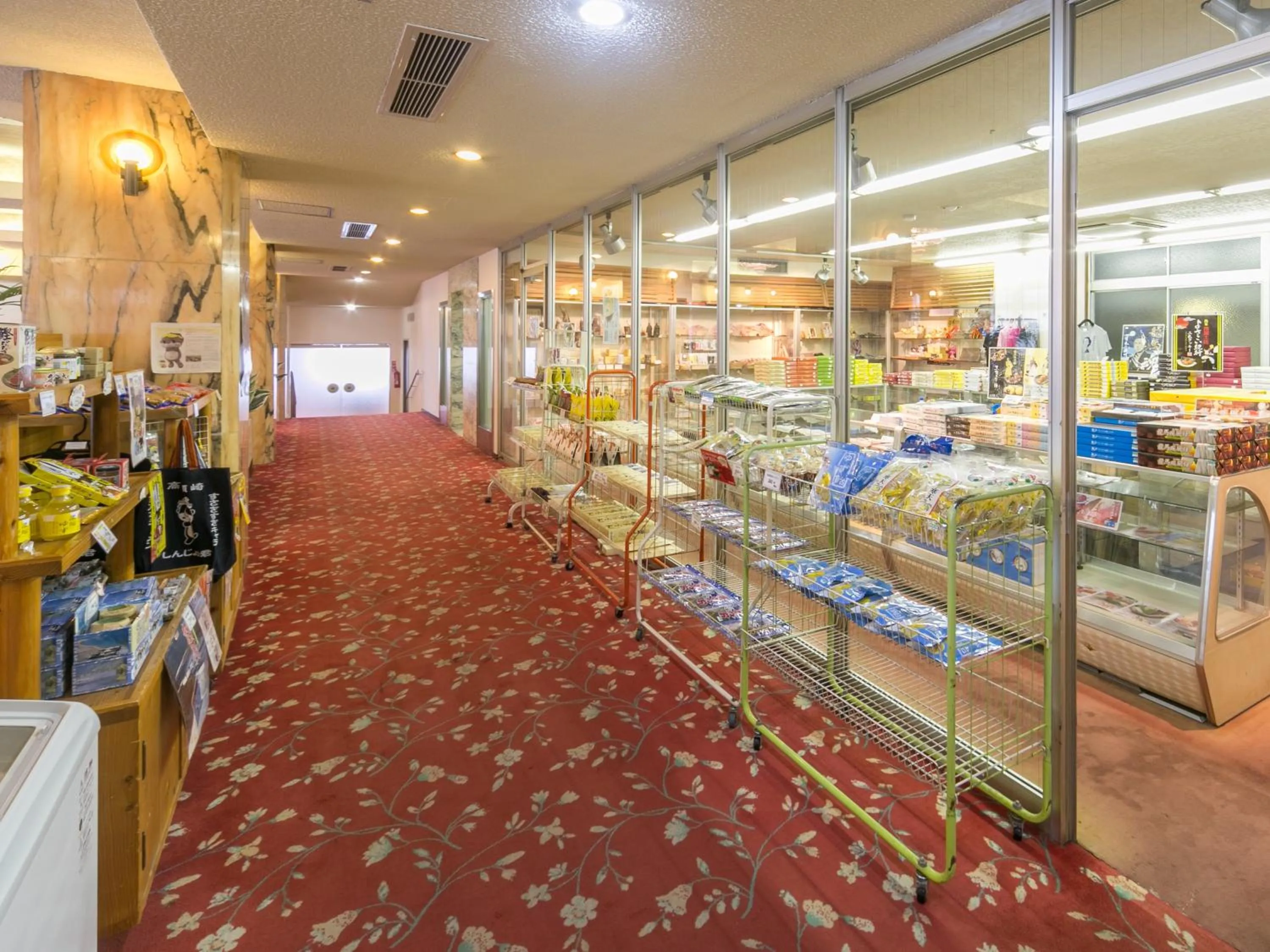 On-site shops in Riverside Hotel Shoei