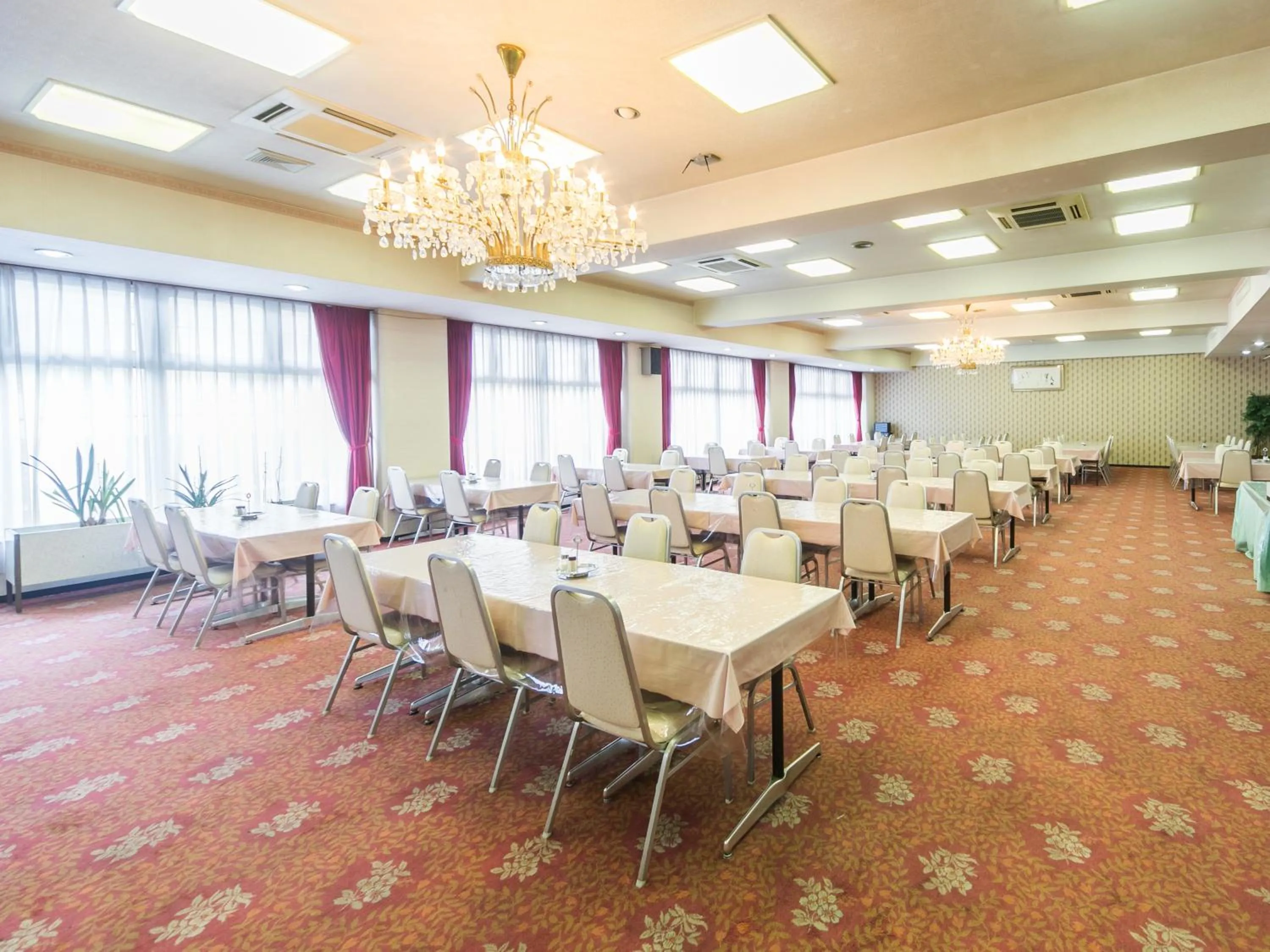 Restaurant/places to eat in Riverside Hotel Shoei