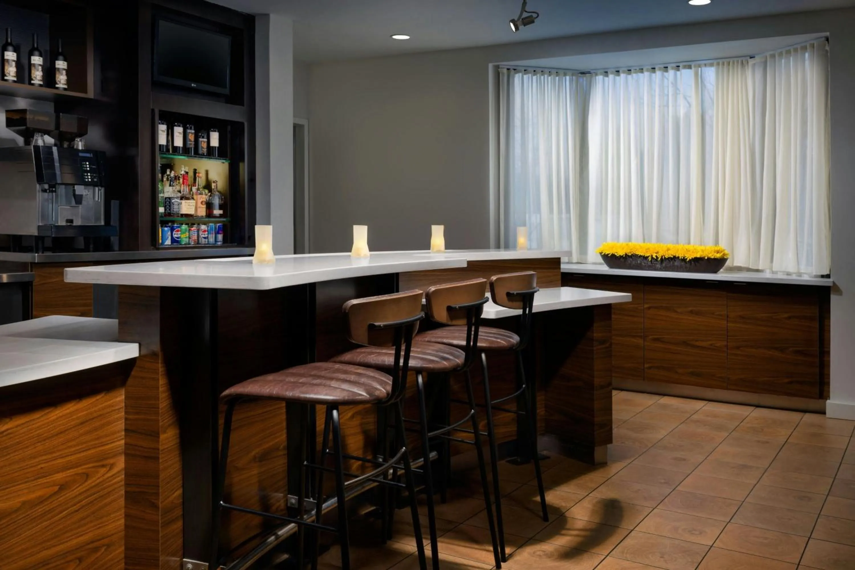 Lounge or bar in Courtyard by Marriott Concord