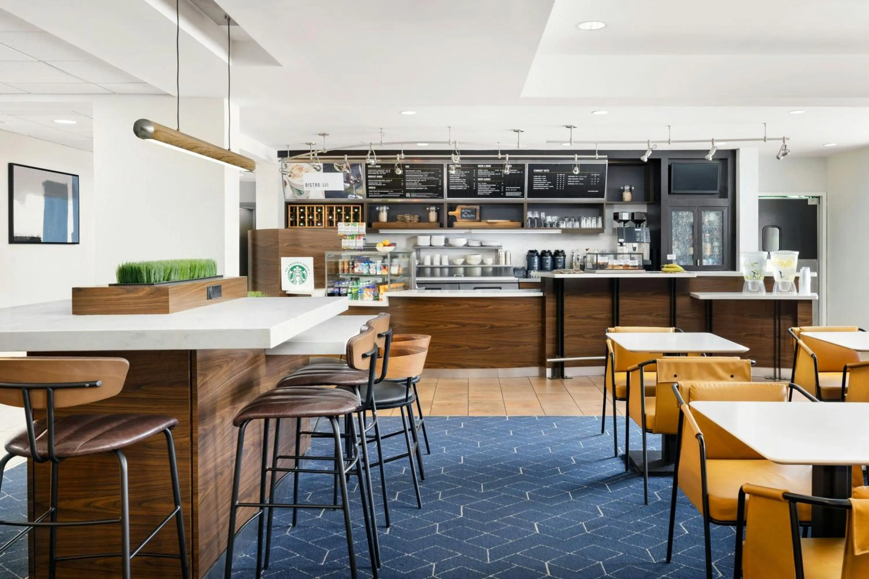 Restaurant/places to eat in Courtyard by Marriott Concord