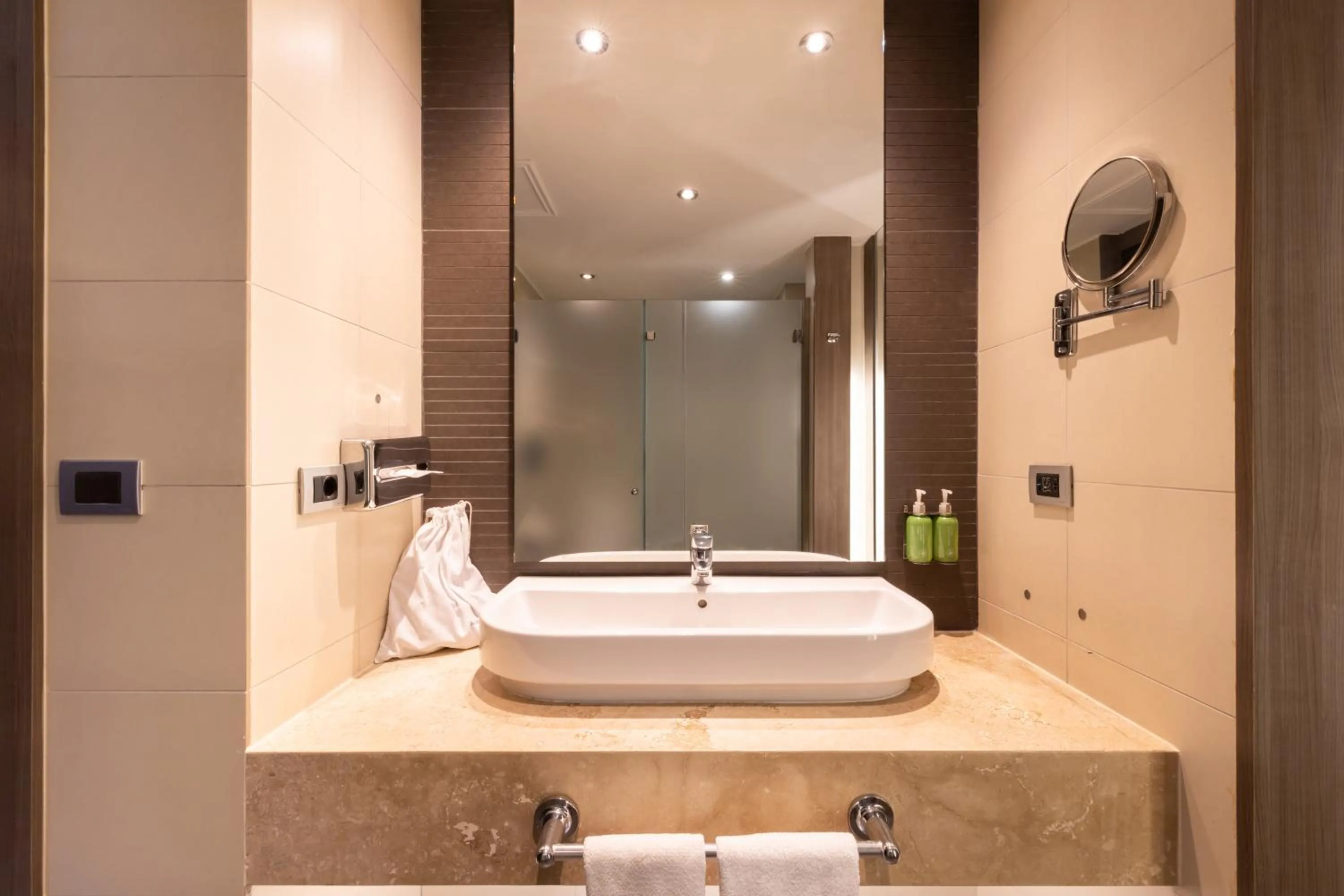 Holiday Inn Santiago - Airport Terminal by IHG