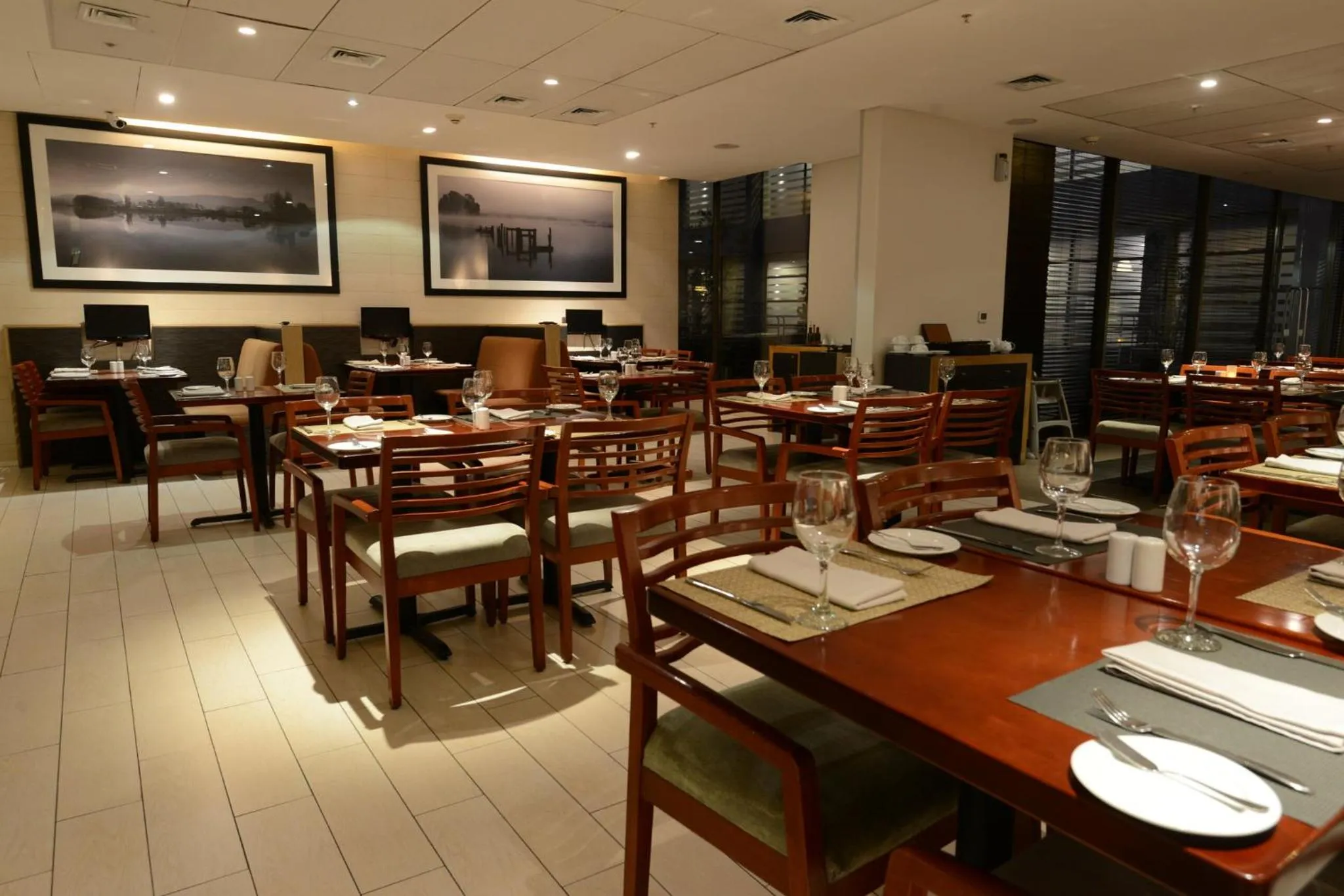 Restaurant/places to eat in Holiday Inn Santiago - Airport Terminal by IHG