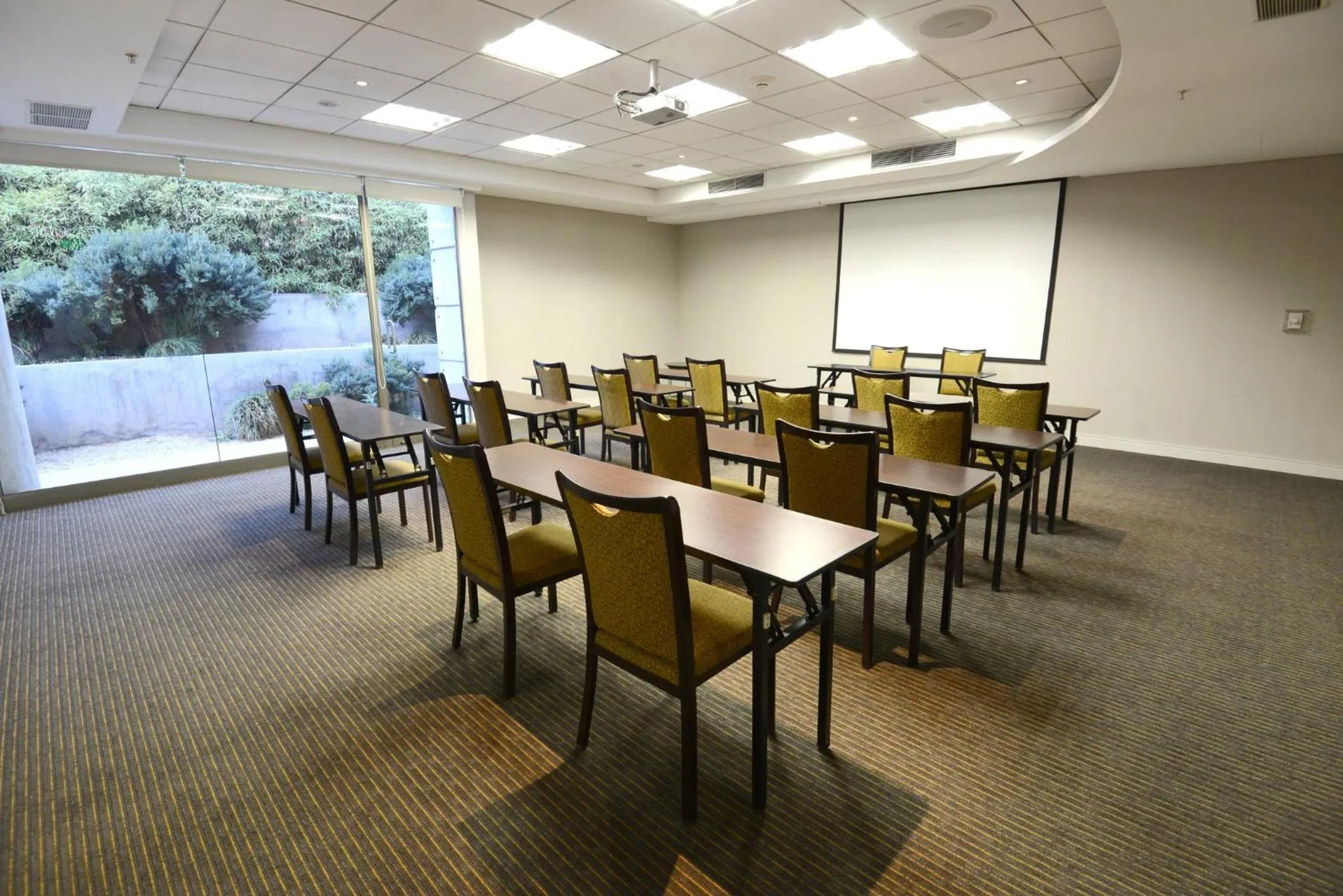 Meeting/conference room in Holiday Inn Santiago - Airport Terminal by IHG