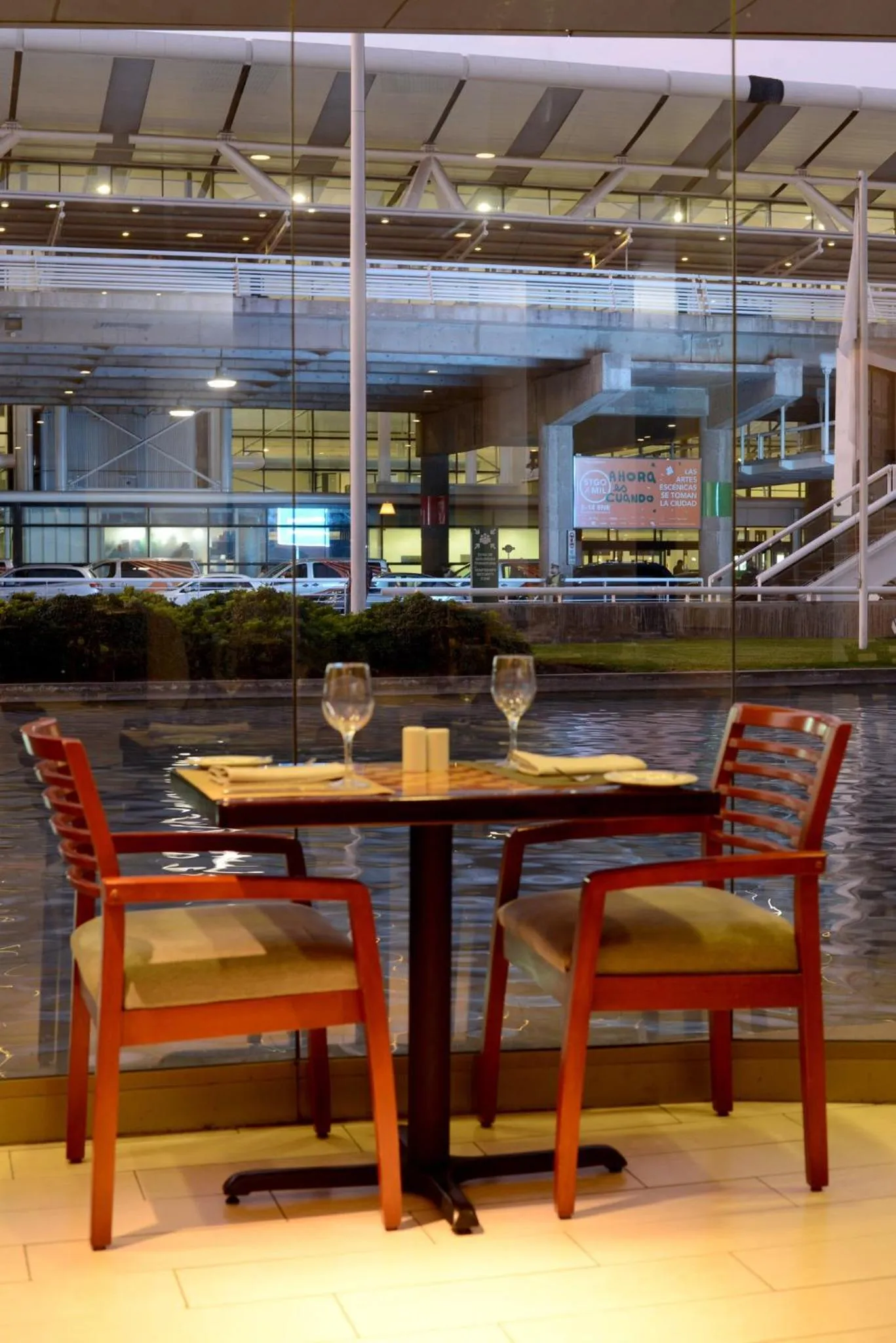 Restaurant/places to eat in Holiday Inn Santiago - Airport Terminal by IHG